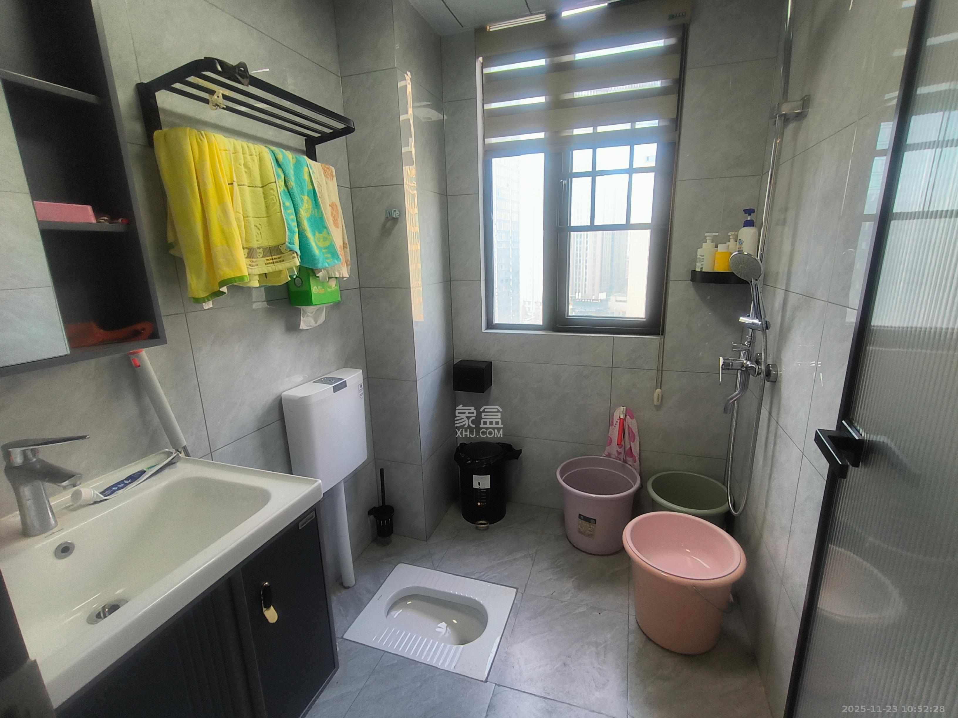 润和湘江天地AB区  4室2厅2卫    3800.0元/月室内图