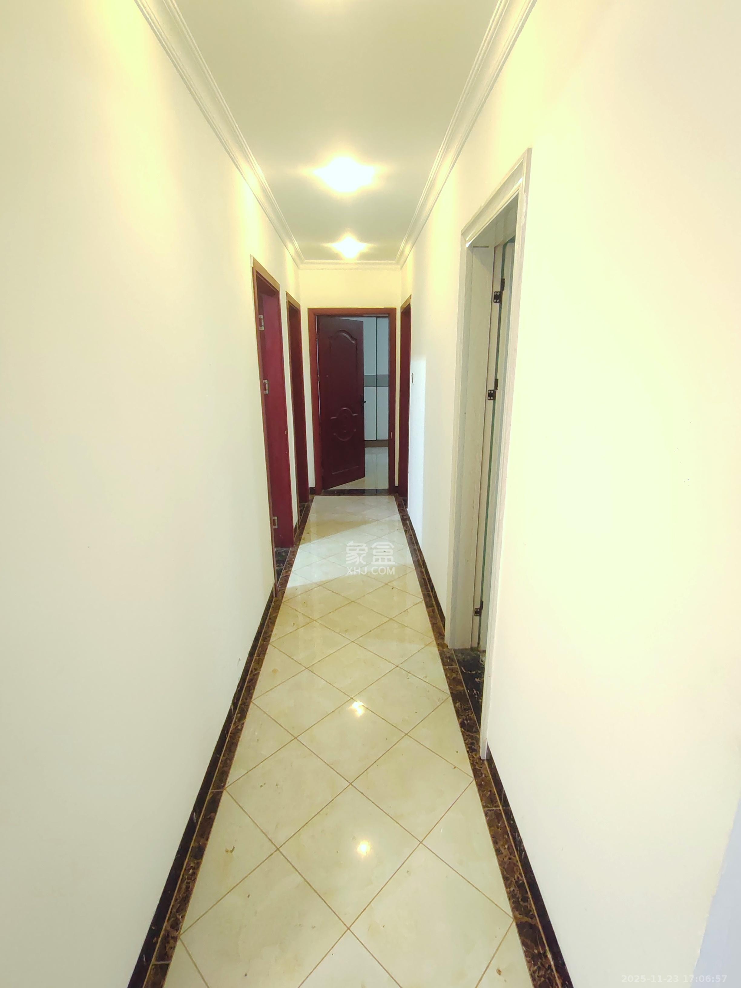 和康园小区 4室2厅2卫 2500.0元/月 和康园小区 4室2厅2卫 2500.0元/月室内图