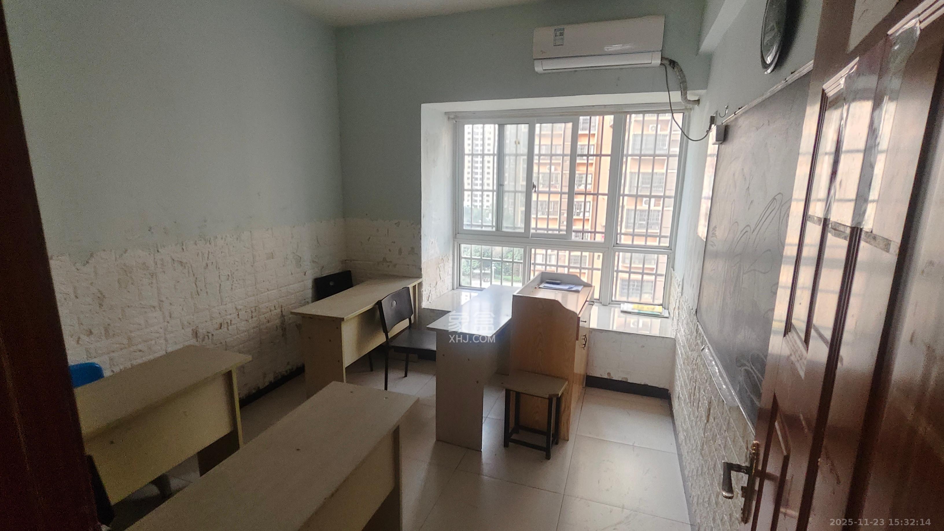 家和苑(原梅溪湖保障性住房一期) 3室2厅1卫 2300.0元/月 家和苑(原梅溪湖保障性住房一期) 3室2厅1卫 2300.0元/月室内图