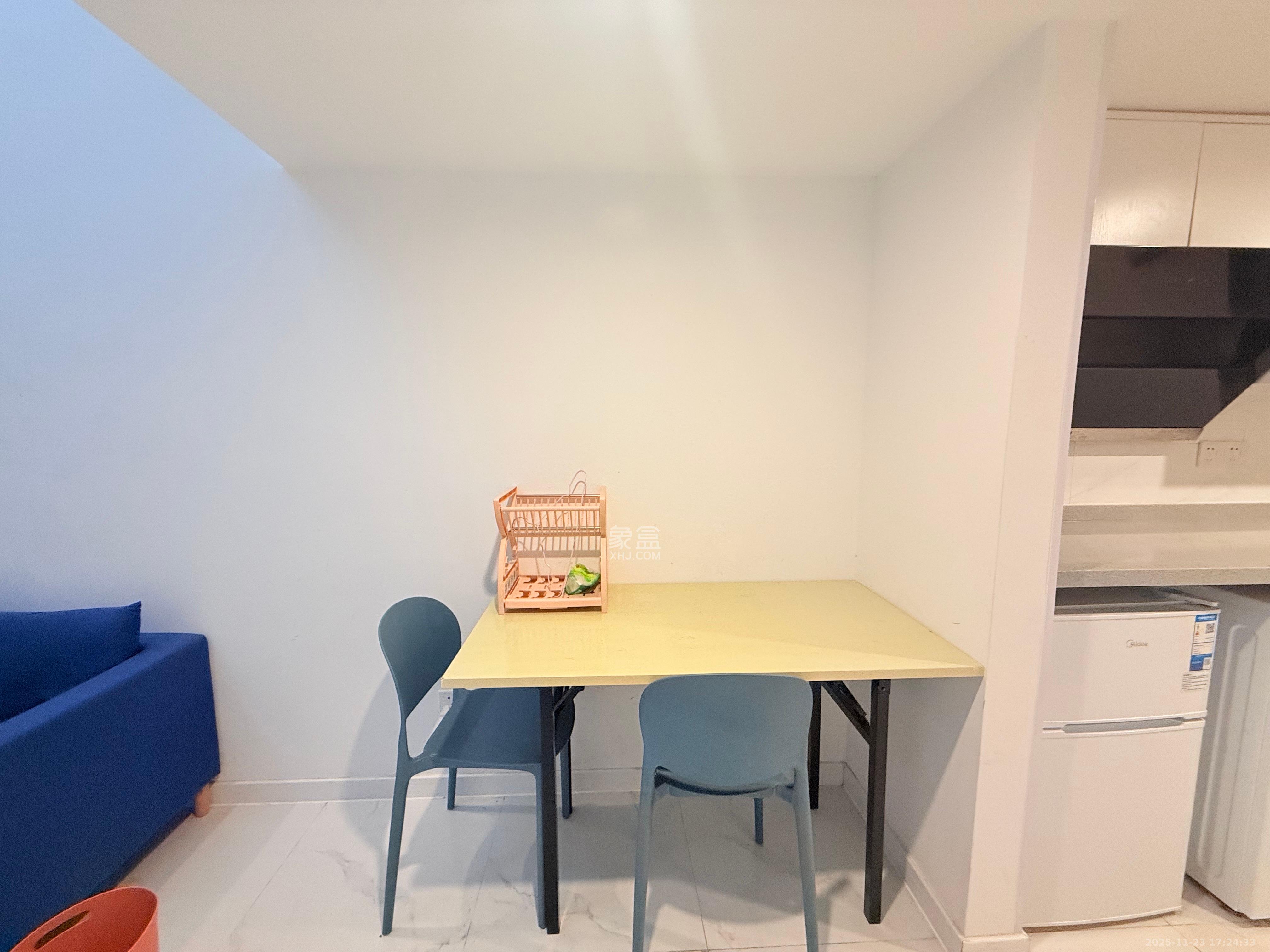 卓越江岸 1室2厅1卫 2000.0元/月 卓越江岸 1室2厅1卫 2000.0元/月室内图