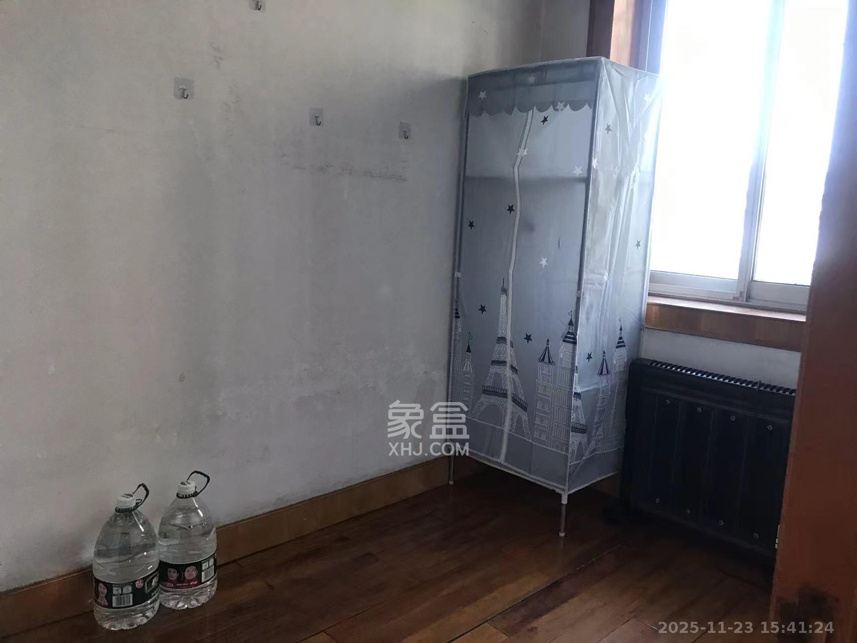 申湘花园  3室2厅1卫    2000.0元/月室内图