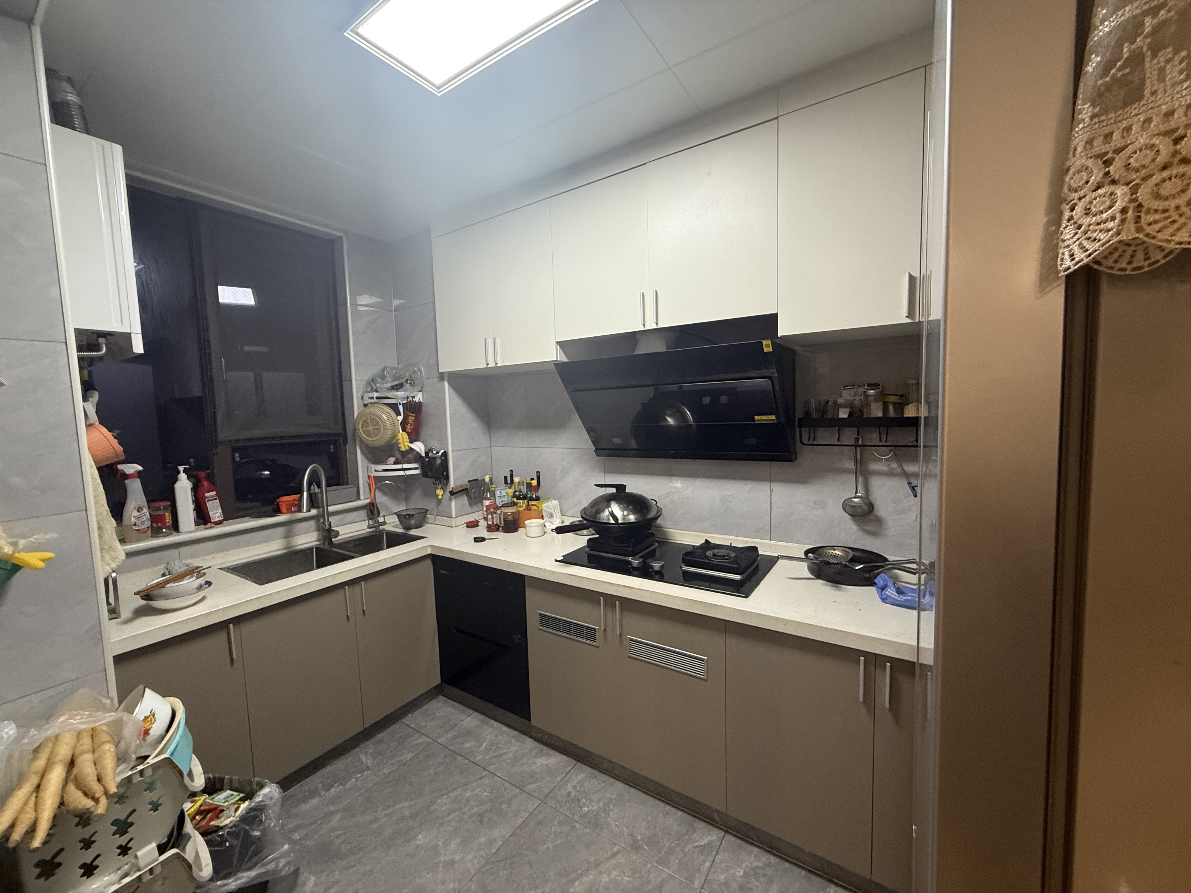 大同芙蓉二期(芙蓉广场)  3室2厅2卫    102.8万客厅