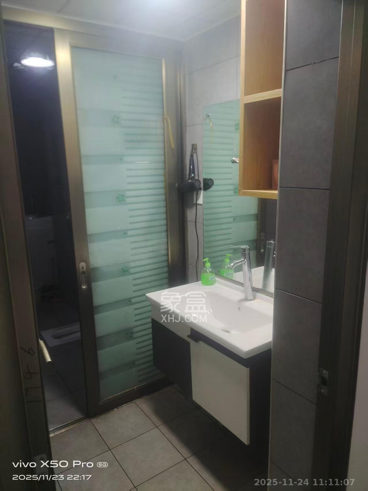 金桂小区一期  3室2厅2卫    2000.0元/月室内图