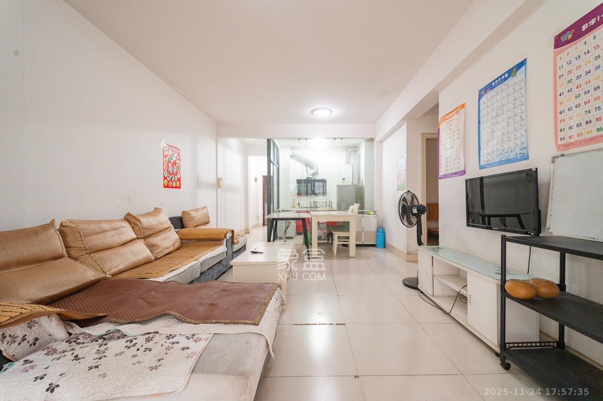 筑梦佳园  3室2厅1卫    49.0万客厅