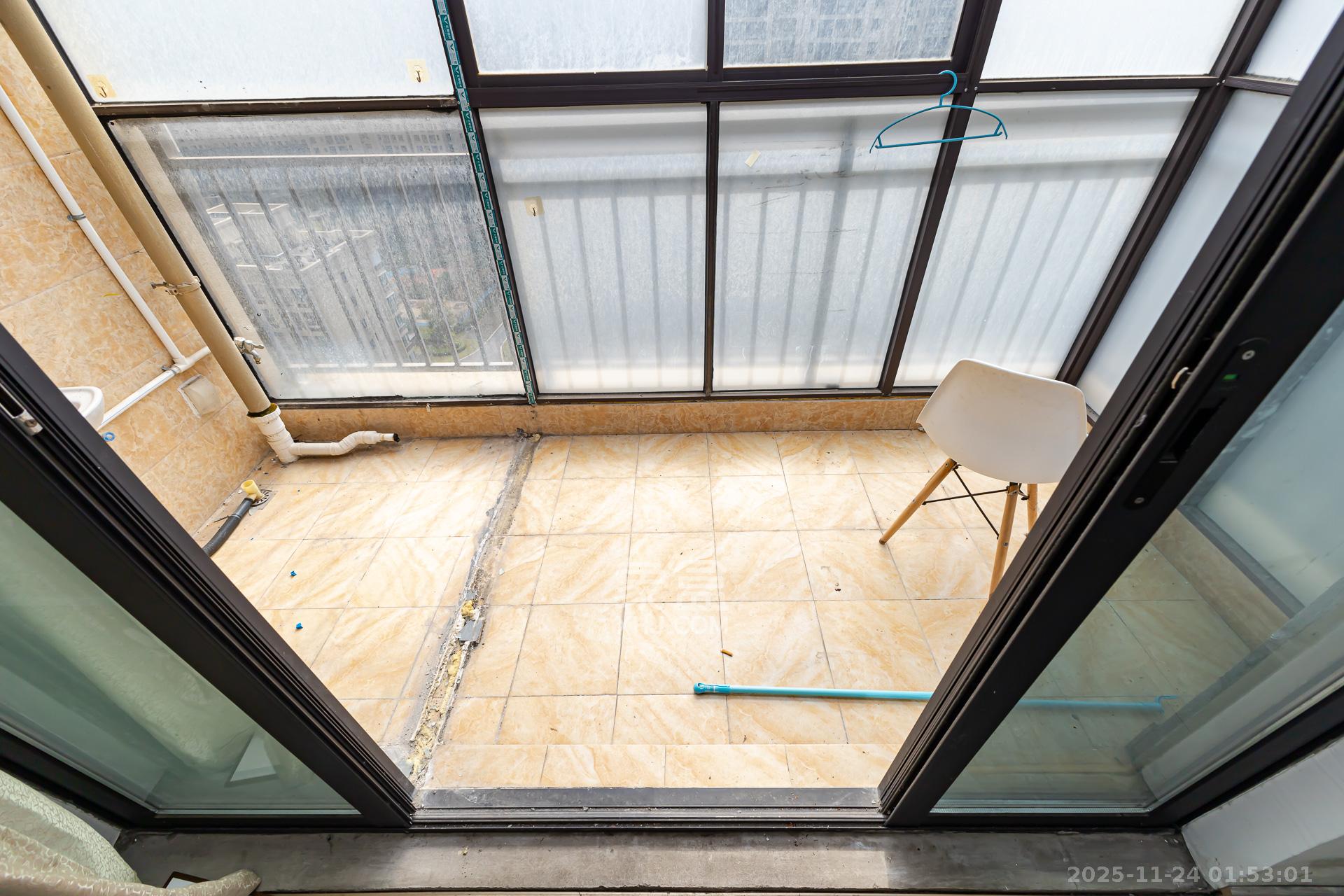 勤诚达境界城 3室2厅2卫 73.8万 勤诚达境界城 3室2厅2卫 73.8万阳台