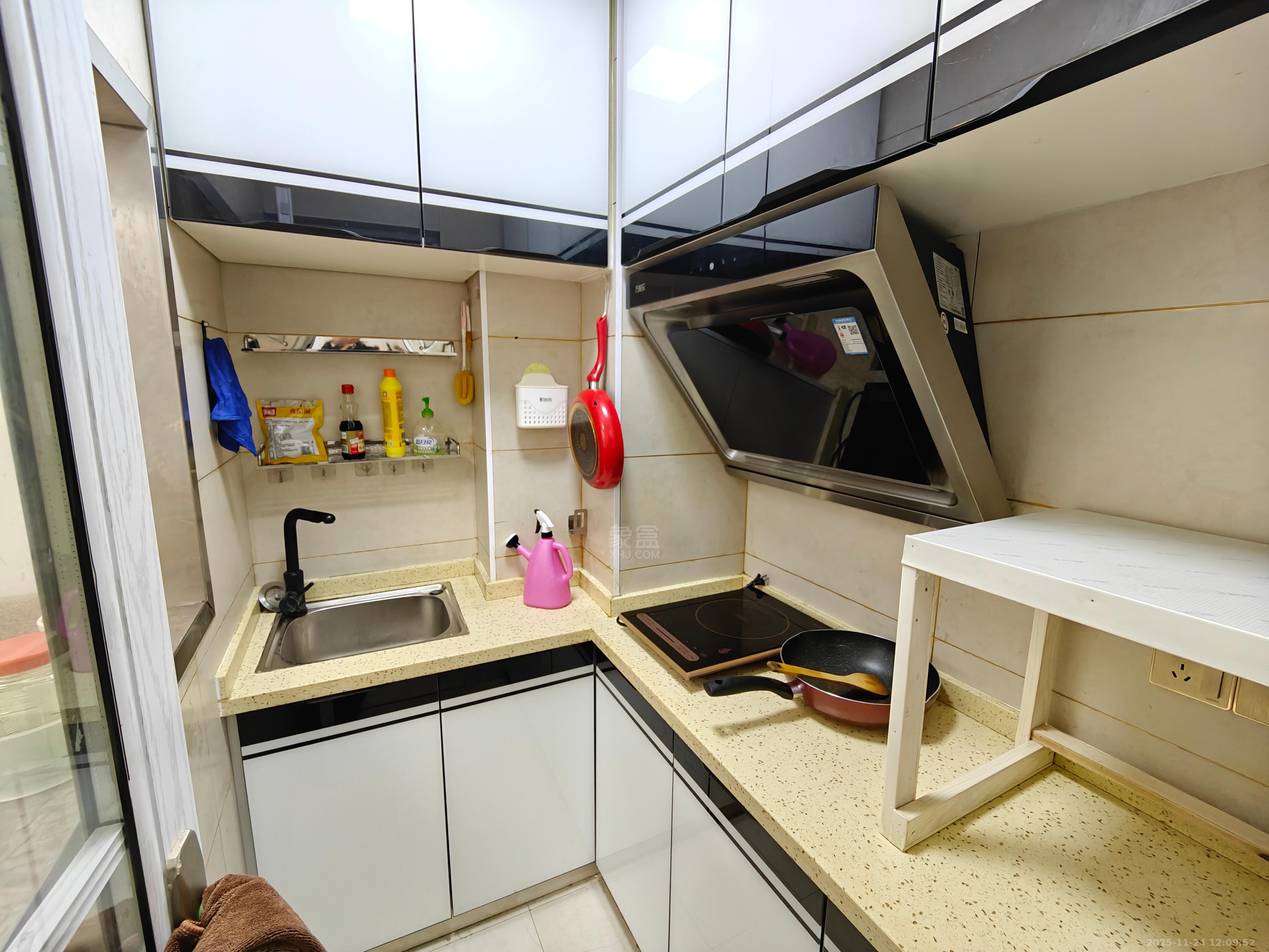 美的城三期  1室1厅1卫    1100.0元/月室内图