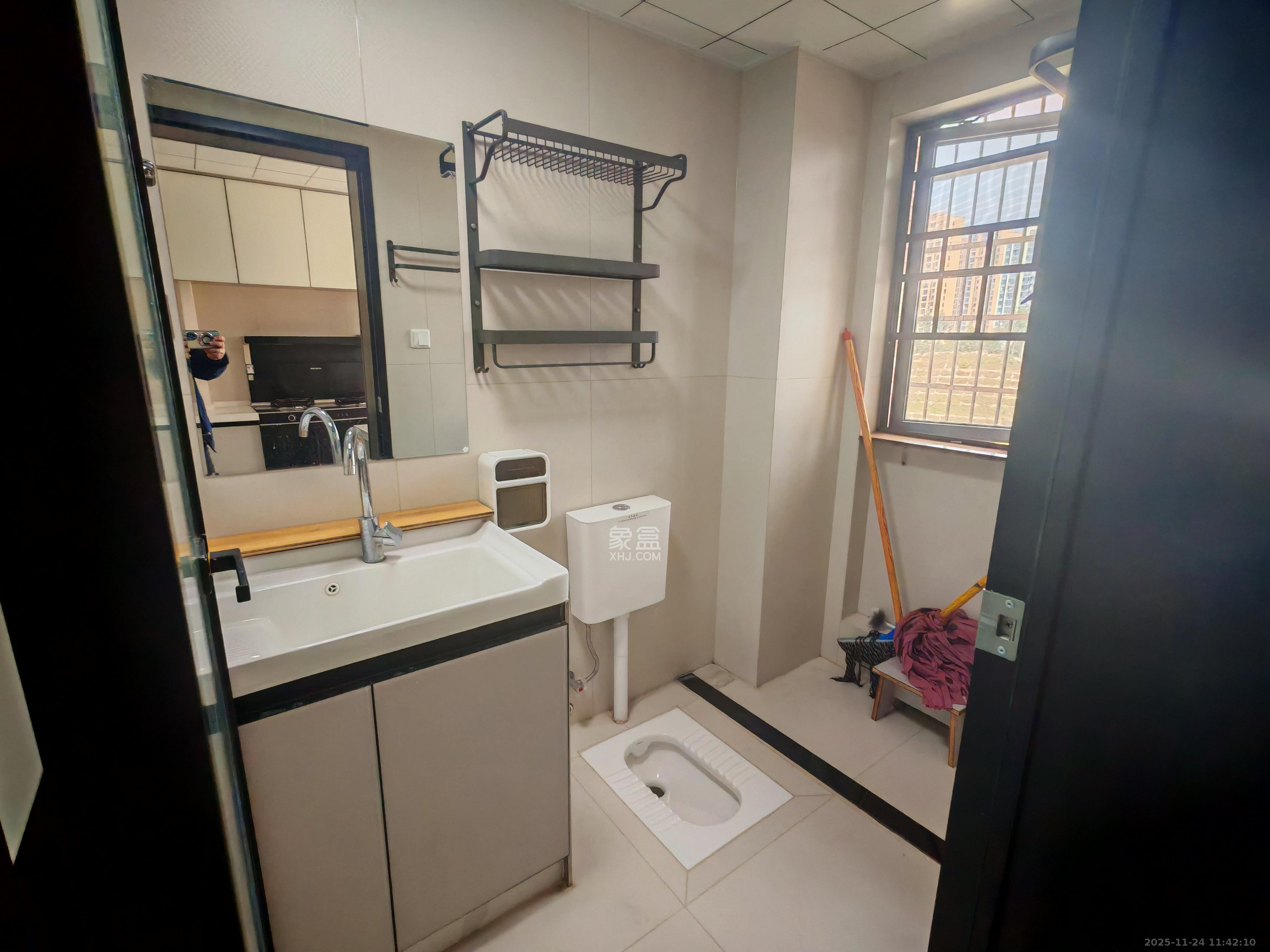 山水新城 3室2厅2卫 2700.0元/月 山水新城 3室2厅2卫 2700.0元/月室内图