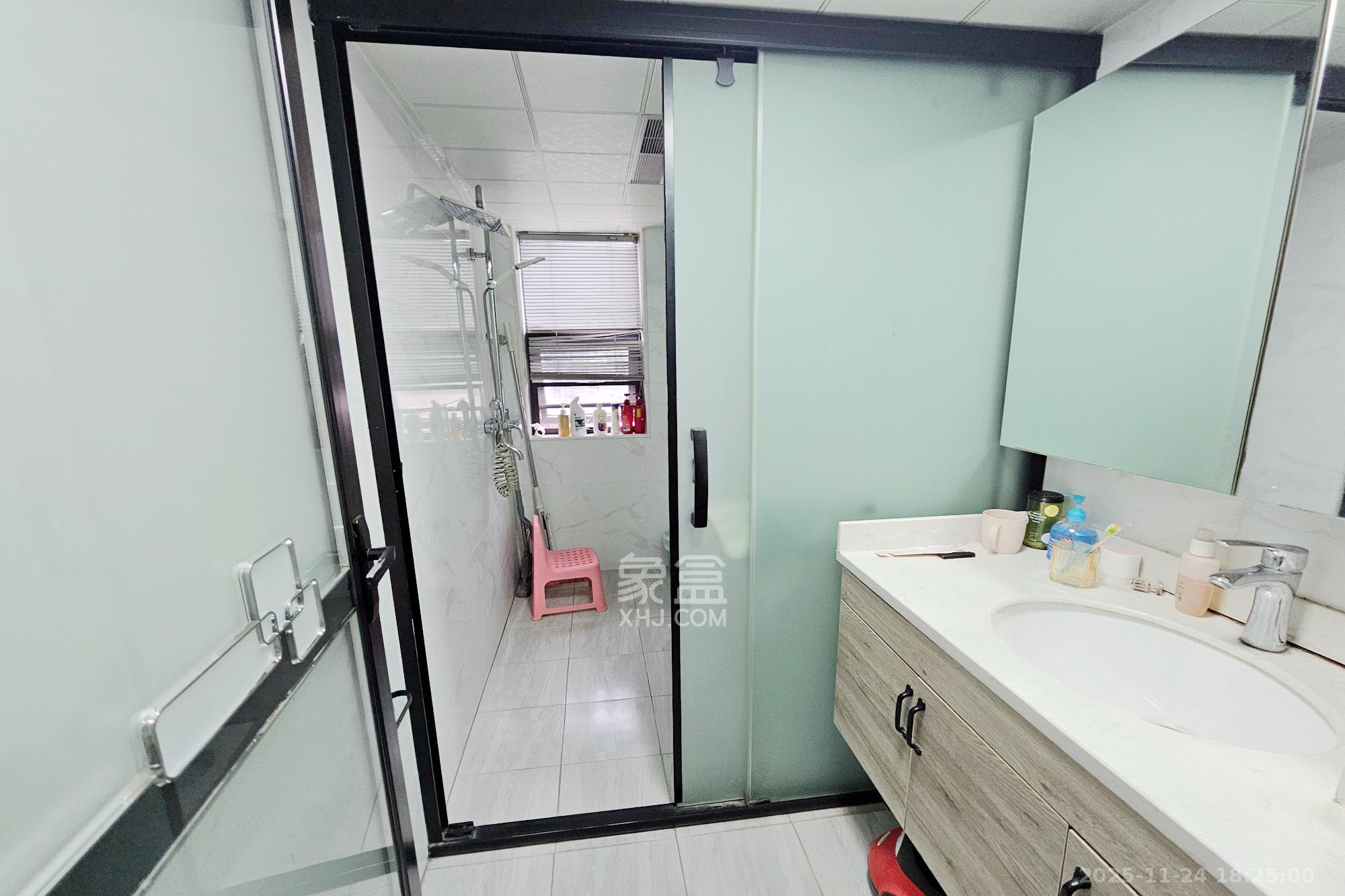 茂华国际湘 3室2厅2卫 150.0万 茂华国际湘 3室2厅2卫 150.0万卫生间