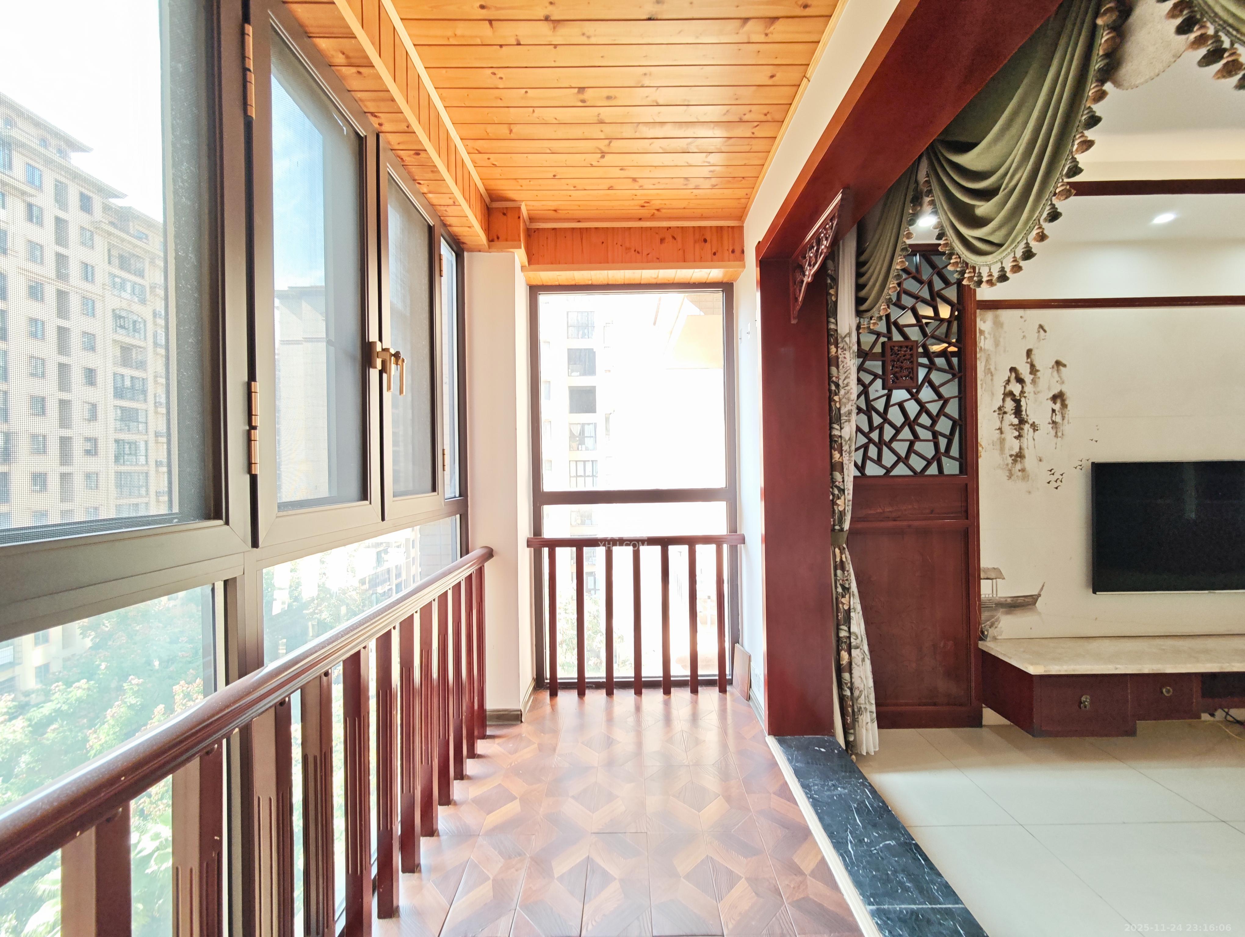 宏聚地中海 3室2厅2卫 86.0万 宏聚地中海 3室2厅2卫 86.0万阳台