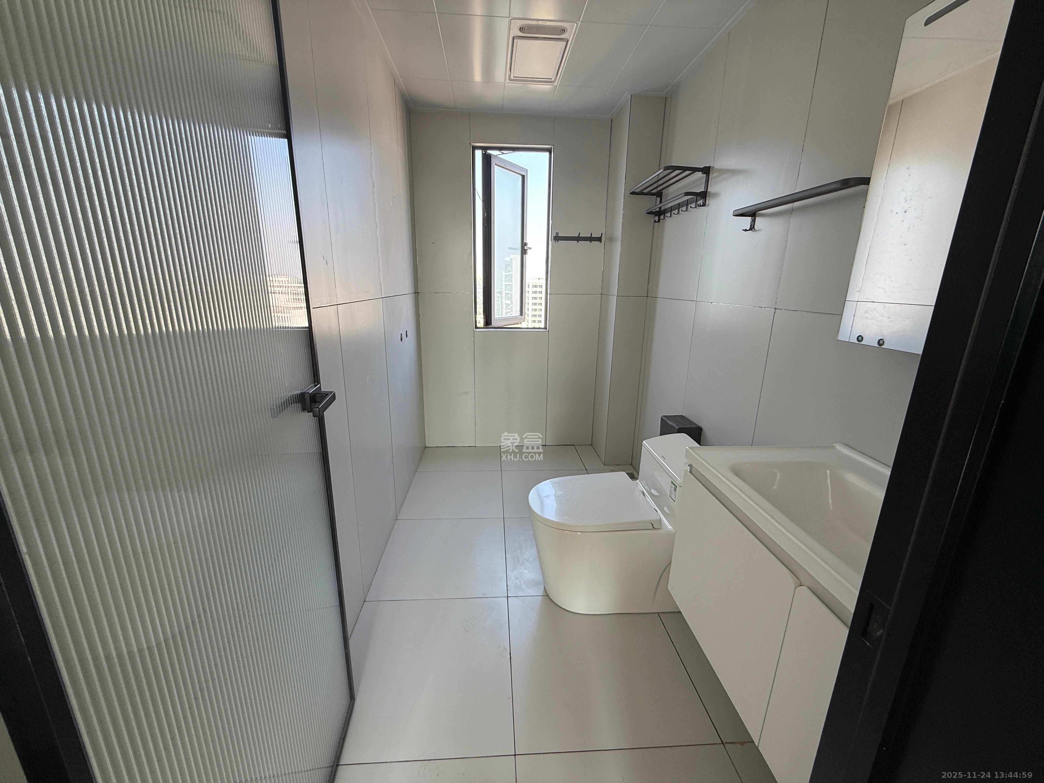 谷山景苑 3室2厅2卫 2000.0元/月 谷山景苑 3室2厅2卫 2000.0元/月室内图