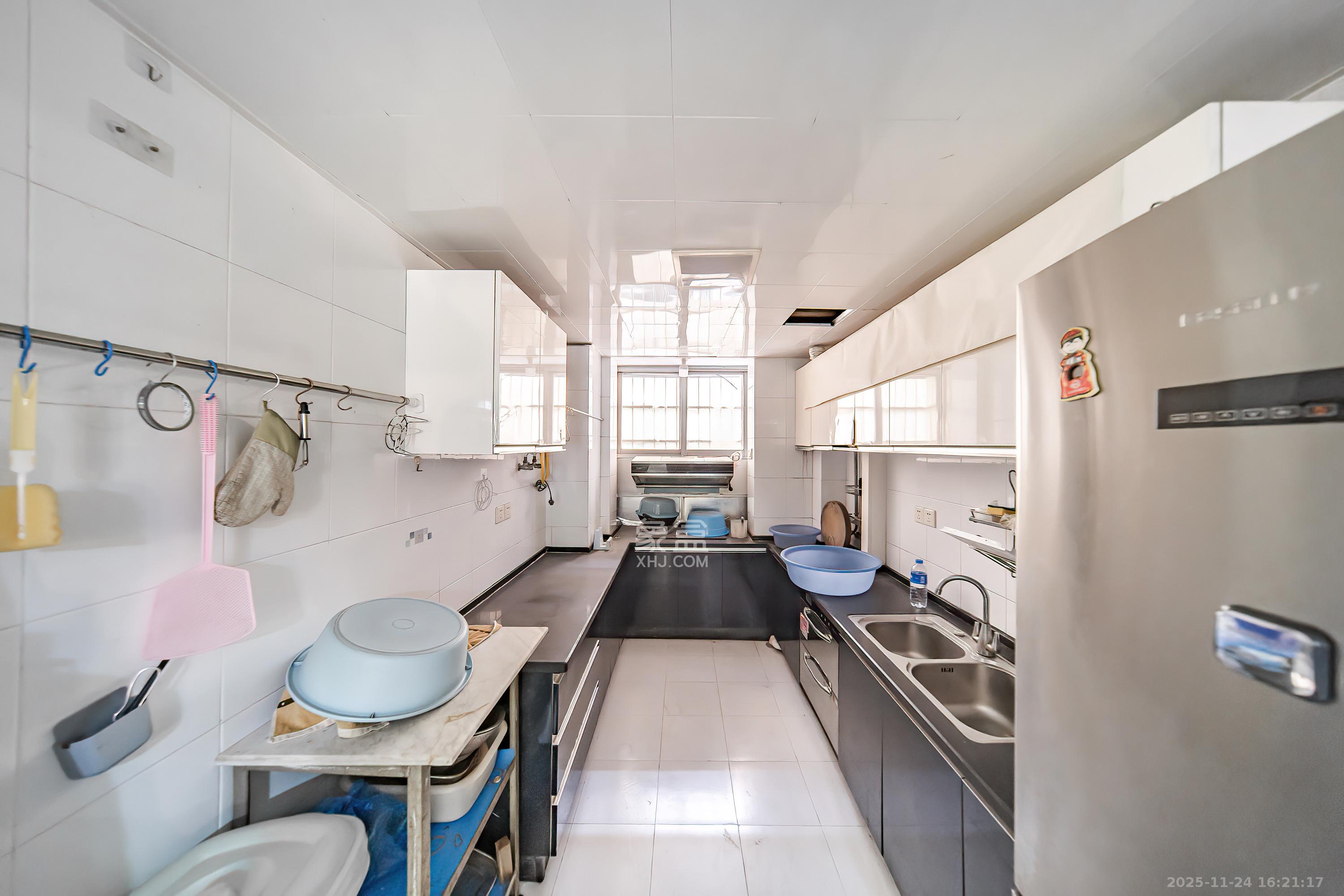 金帆小区 3室2厅2卫 79.8万 金帆小区 3室2厅2卫 79.8万厨房