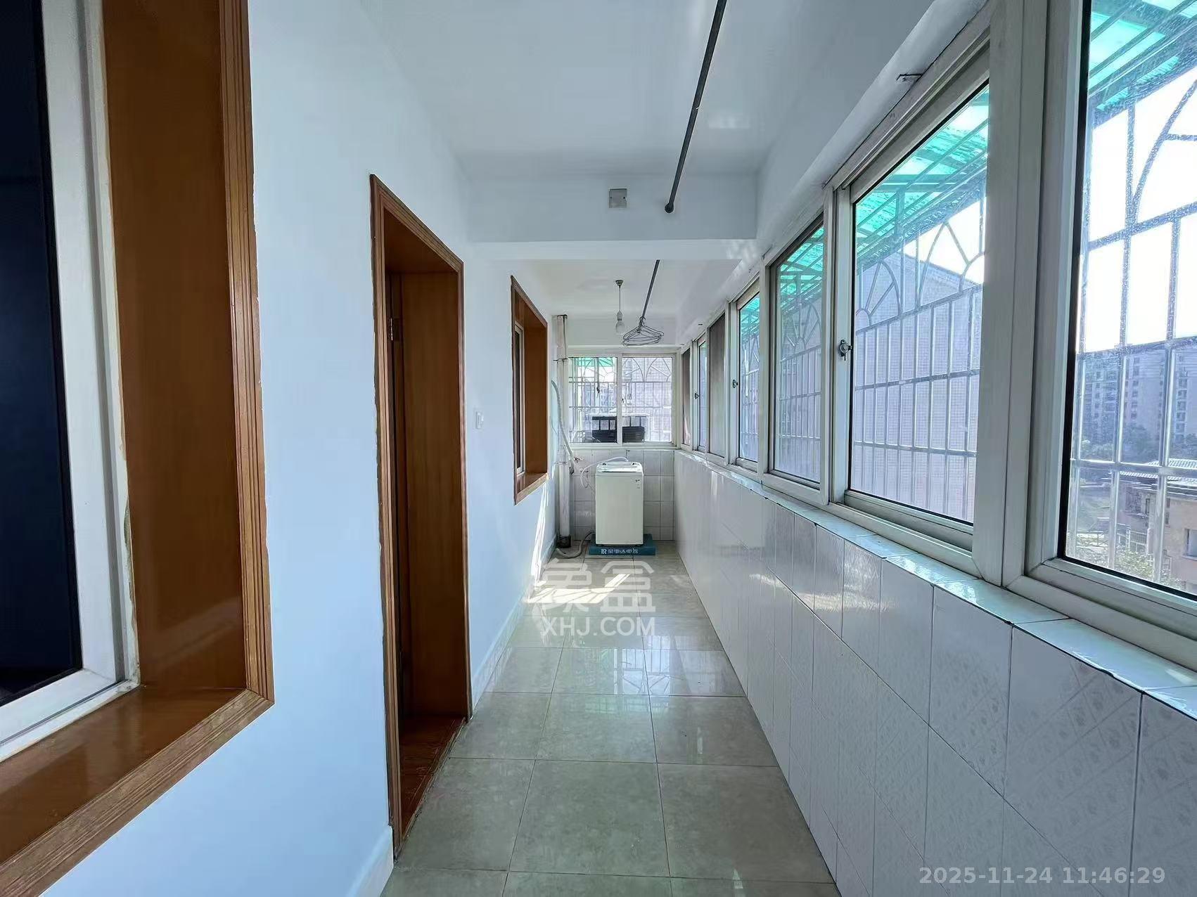 望麓桥回收公司院内  1室2厅1卫    1800.0元/月室内图