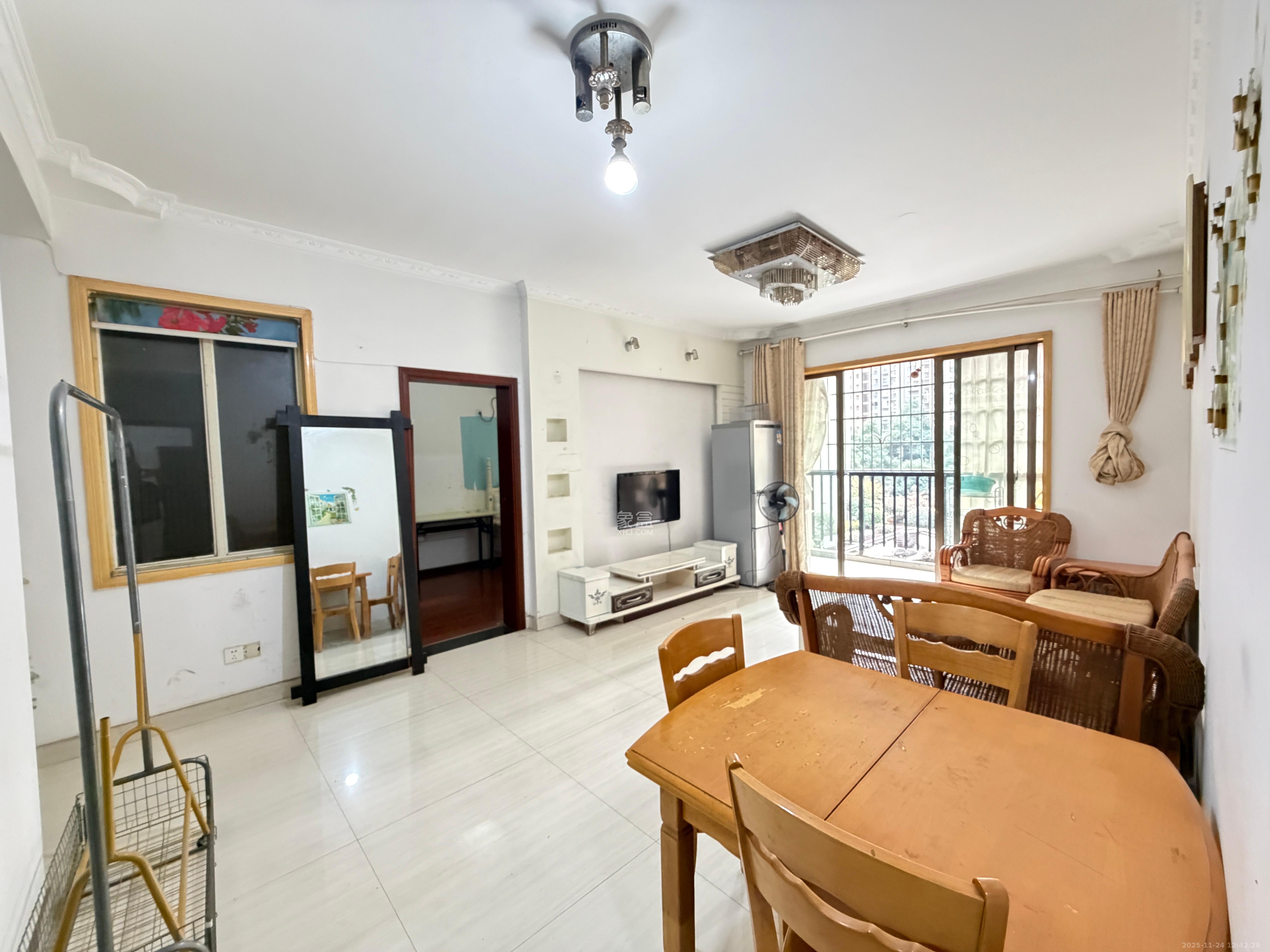 岳泰理想城 3室2厅1卫 2200.0元/月 岳泰理想城 3室2厅1卫 2200.0元/月室内图