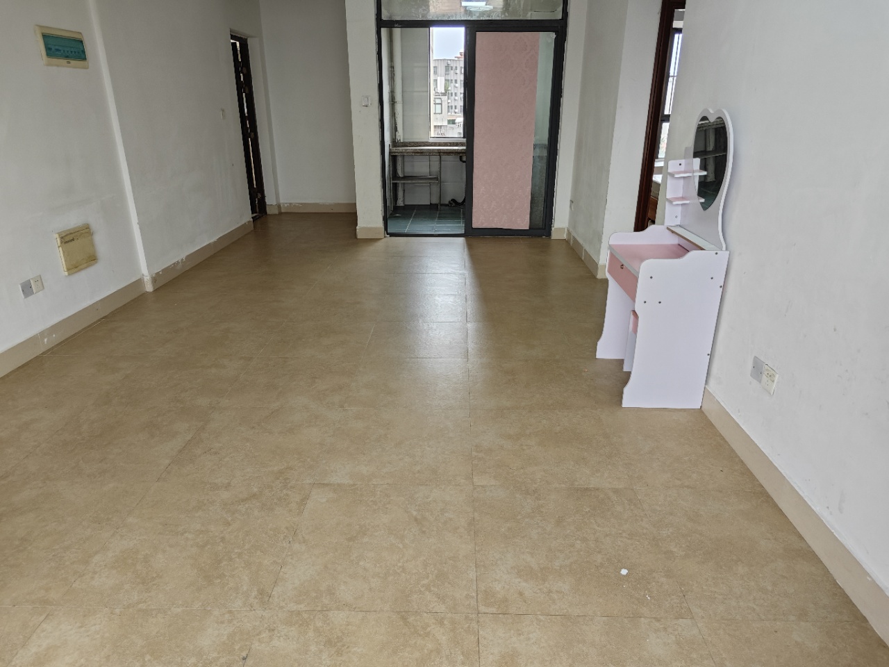 南海幸福汇 3室2厅2卫 2500.0元/月 南海幸福汇 3室2厅2卫 2500.0元/月室内图