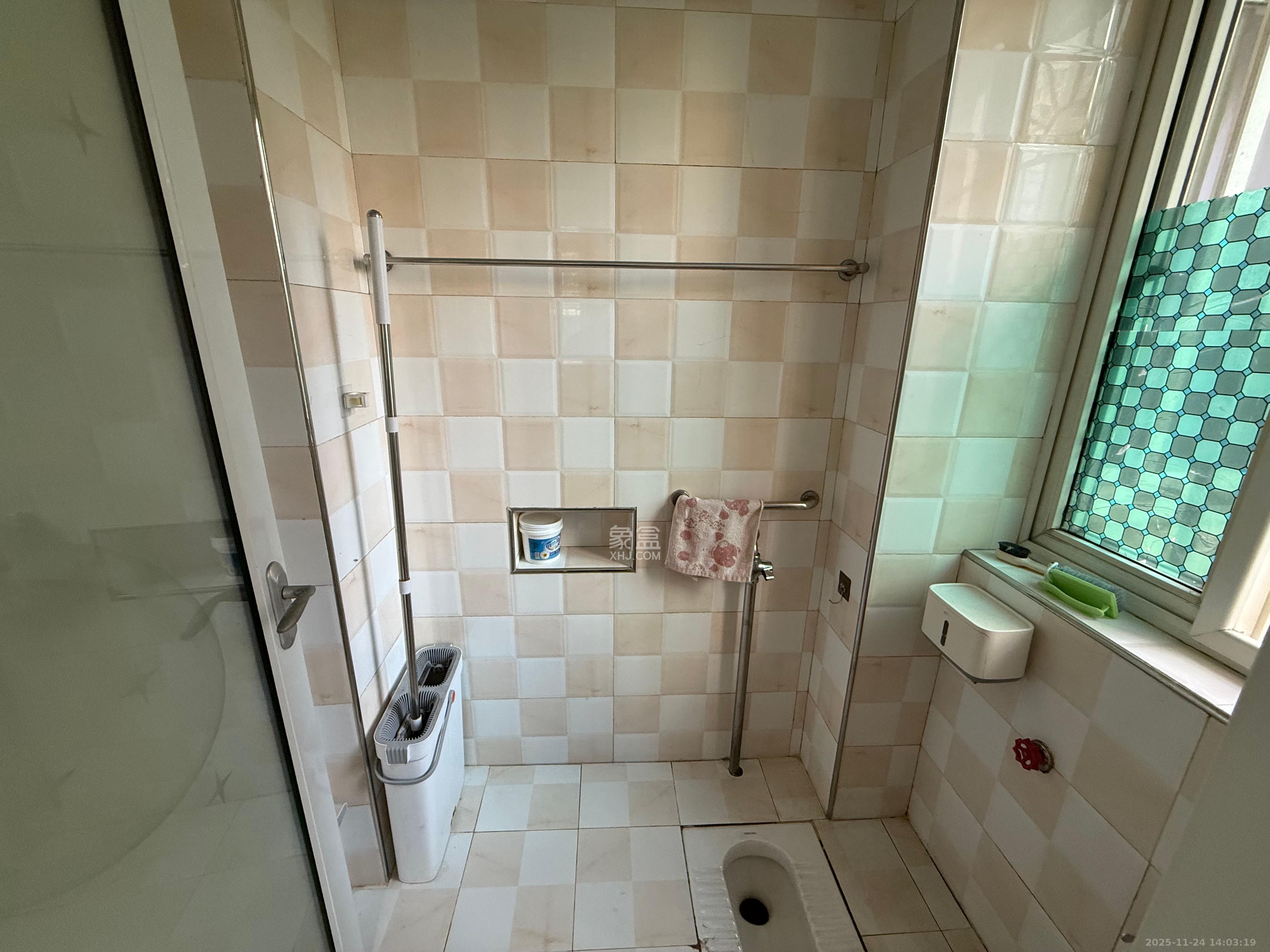 明珠苑 3室2厅2卫 2600.0元/月 明珠苑 3室2厅2卫 2600.0元/月室内图