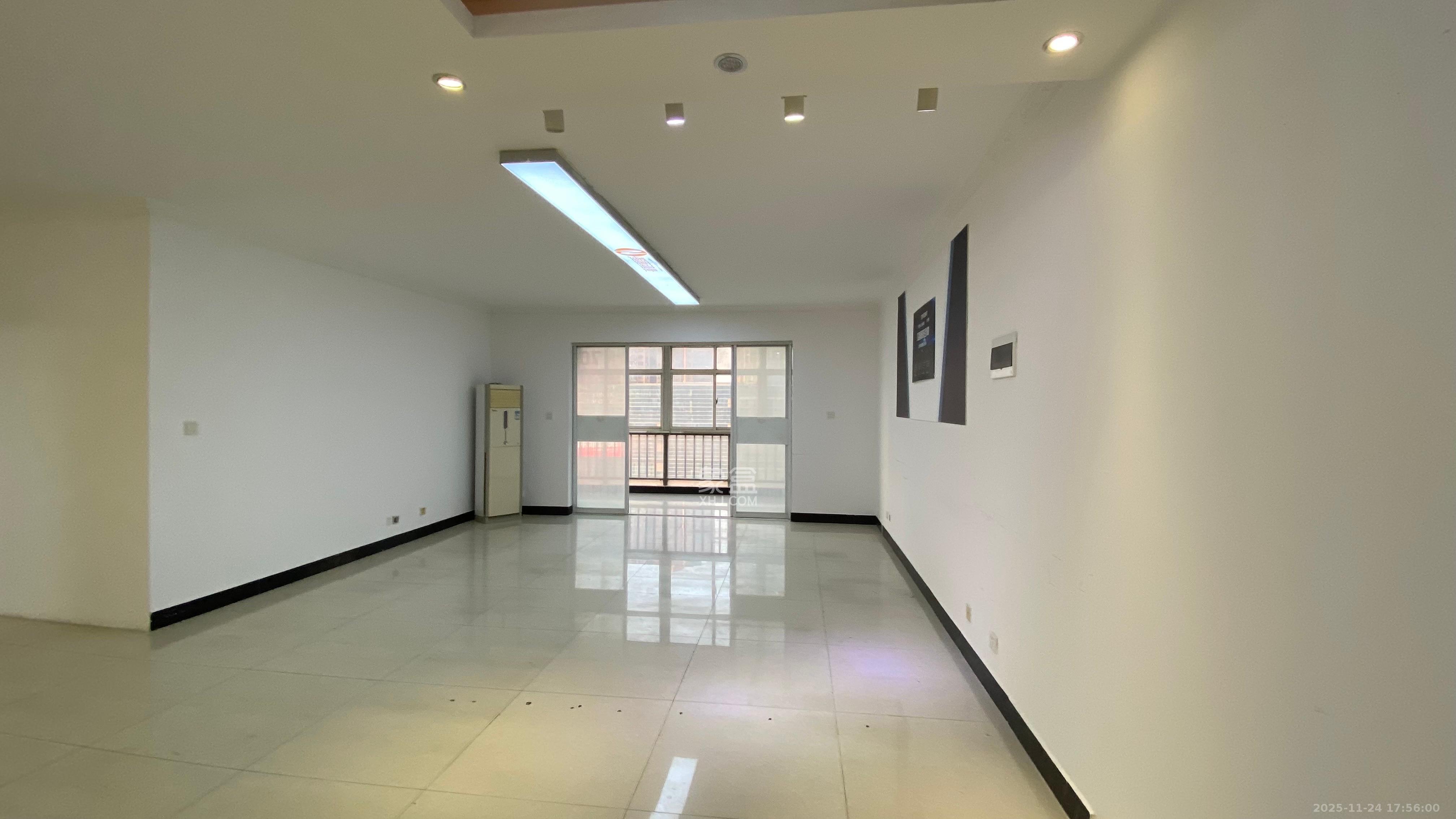 至雅大厦  4室2厅2卫    4500.0元/月