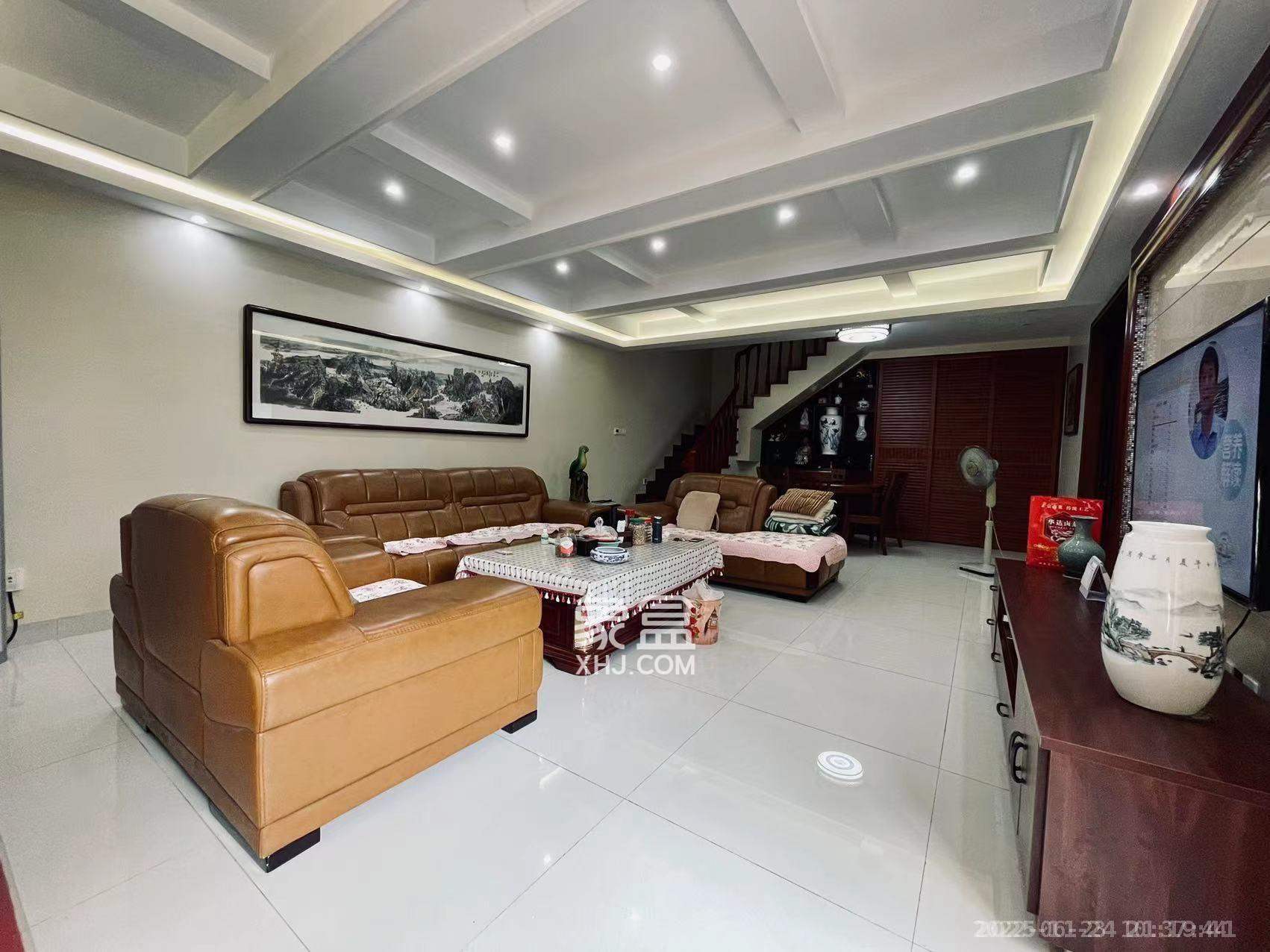 春满江南 4室2厅3卫 118.0万 春满江南 4室2厅3卫 118.0万客厅