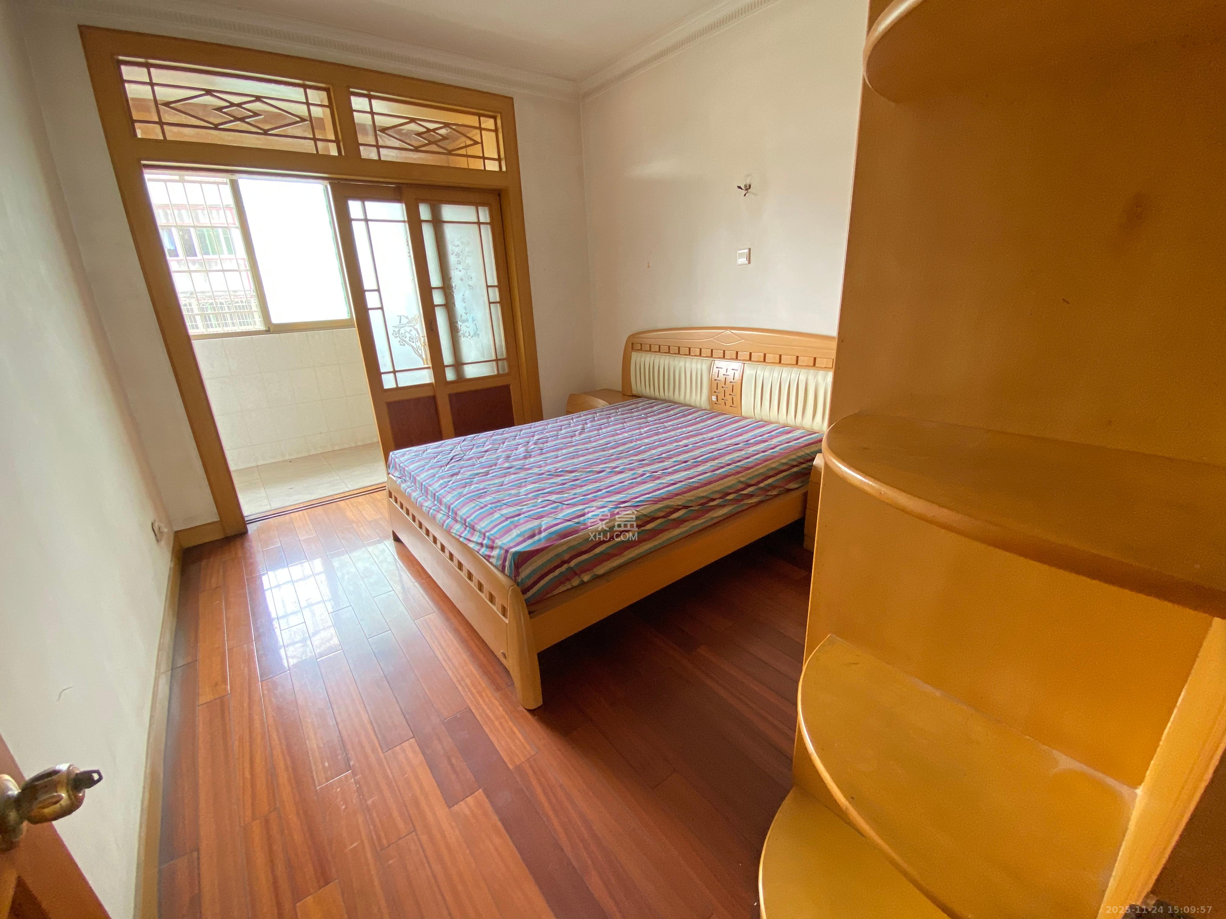 长岭水电八局宿舍  3室2厅1卫    2000.0元/月室内图