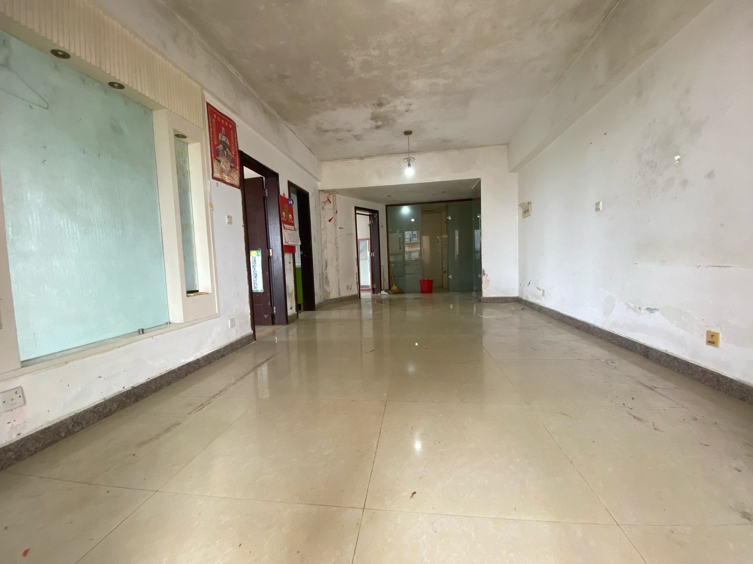 花开四季连锁酒店  2室2厅1卫    88.0万客厅