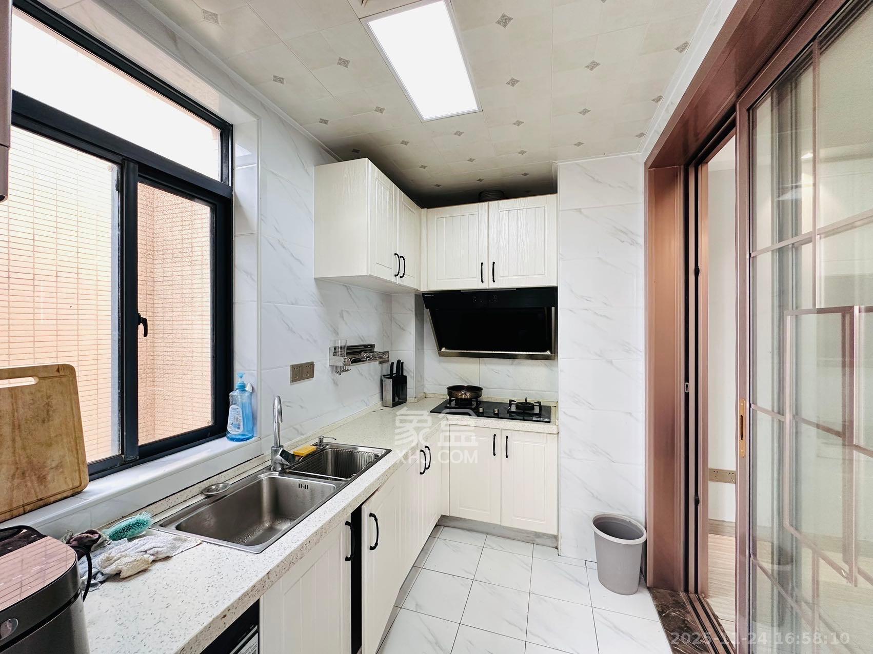 江河双水湾 4室2厅2卫 3500.0元/月 江河双水湾 4室2厅2卫 3500.0元/月室内图