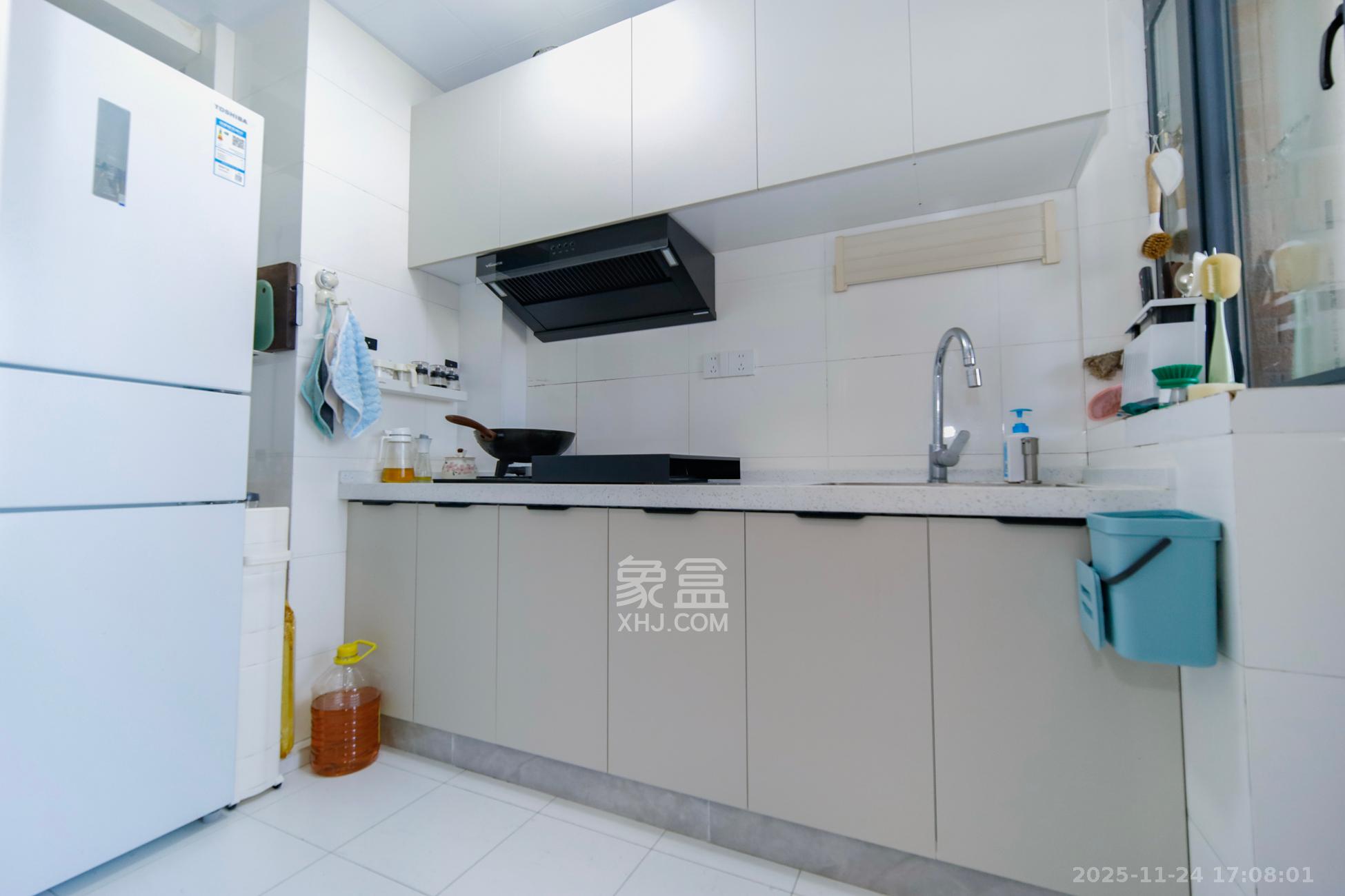 金领家族  1室1厅1卫    33.8万厨房