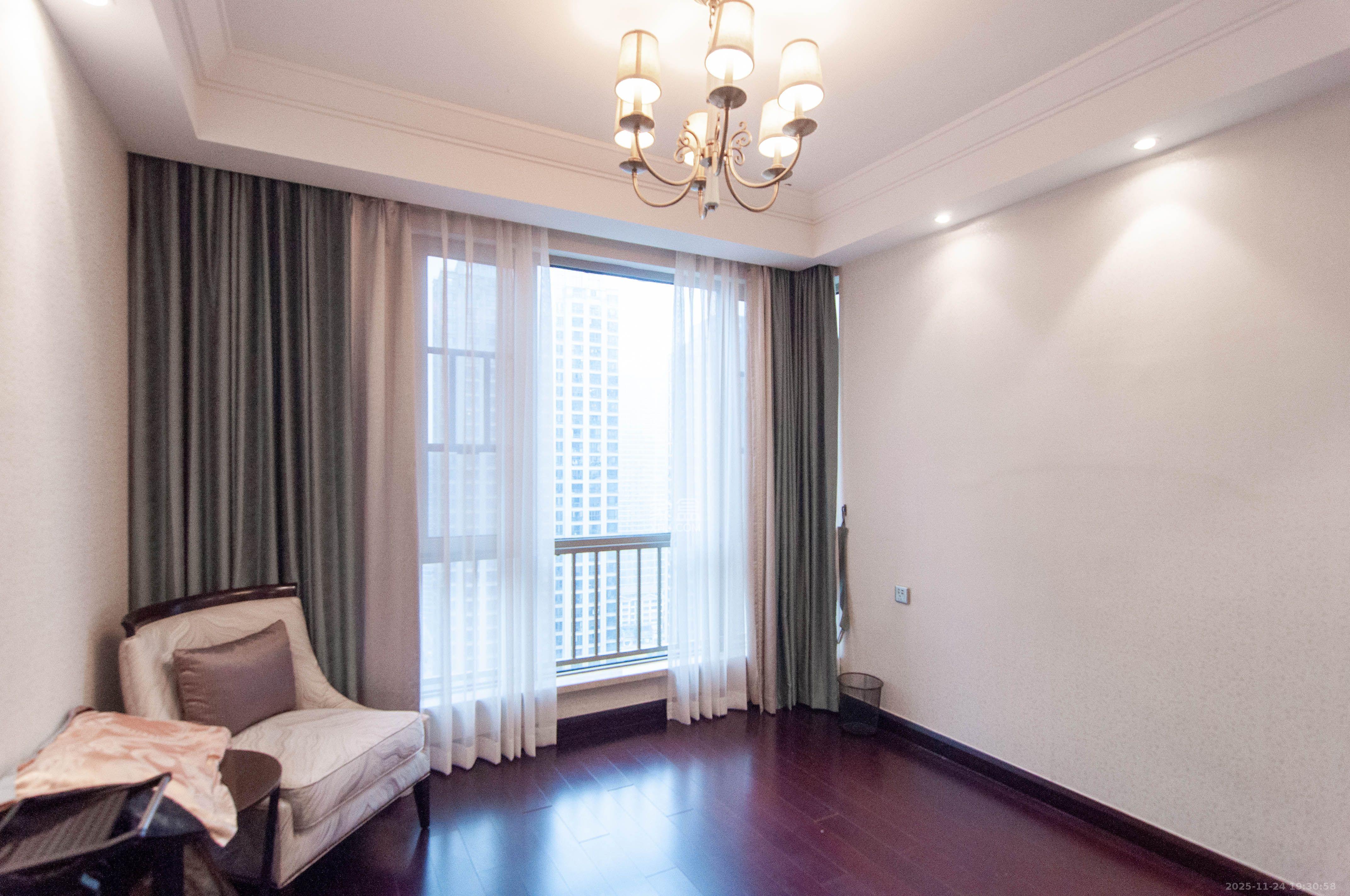 梅溪湖金茂府（金茂广场）（金茂览秀城）  4室2厅3卫    7500.0元/月室内图