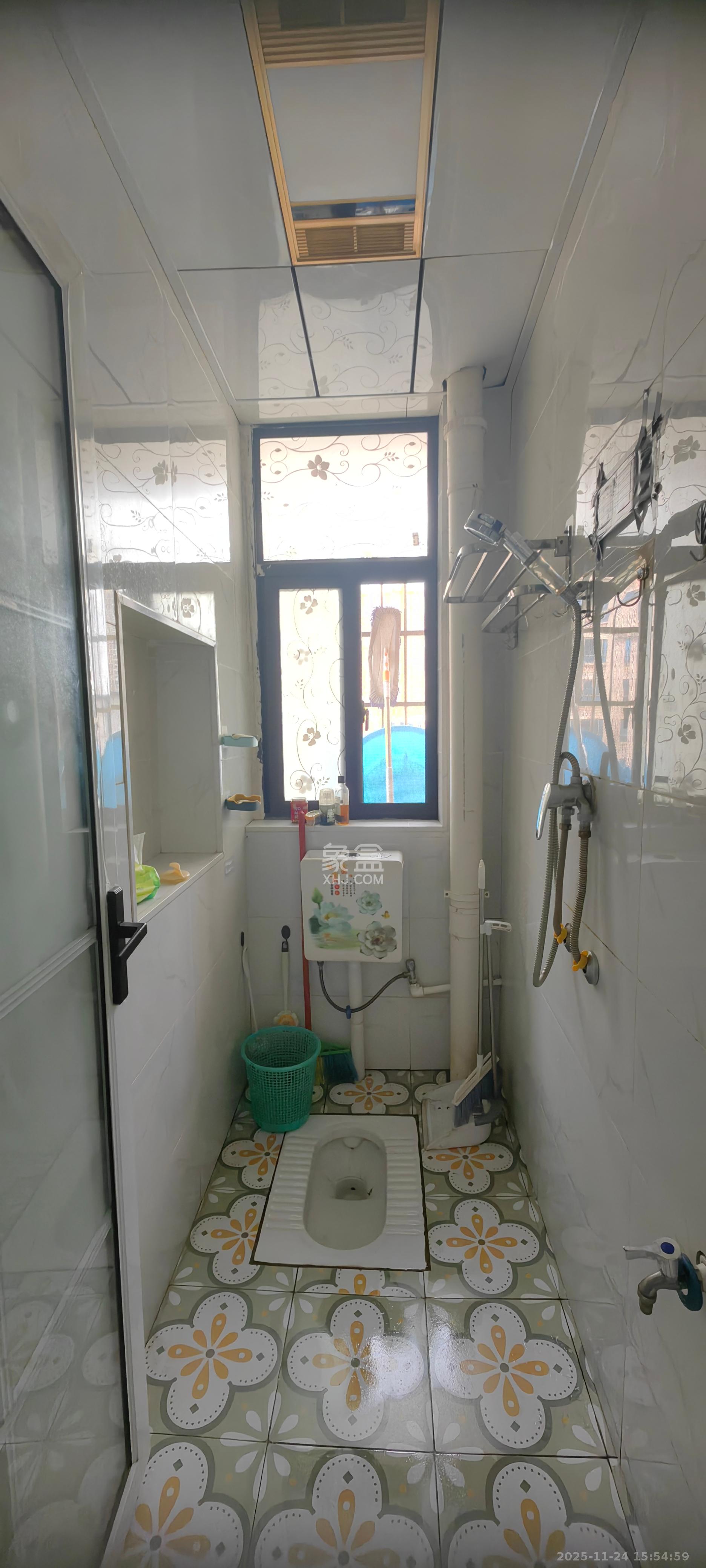 先福安置小区  1室1厅1卫    1700.0元/月室内图