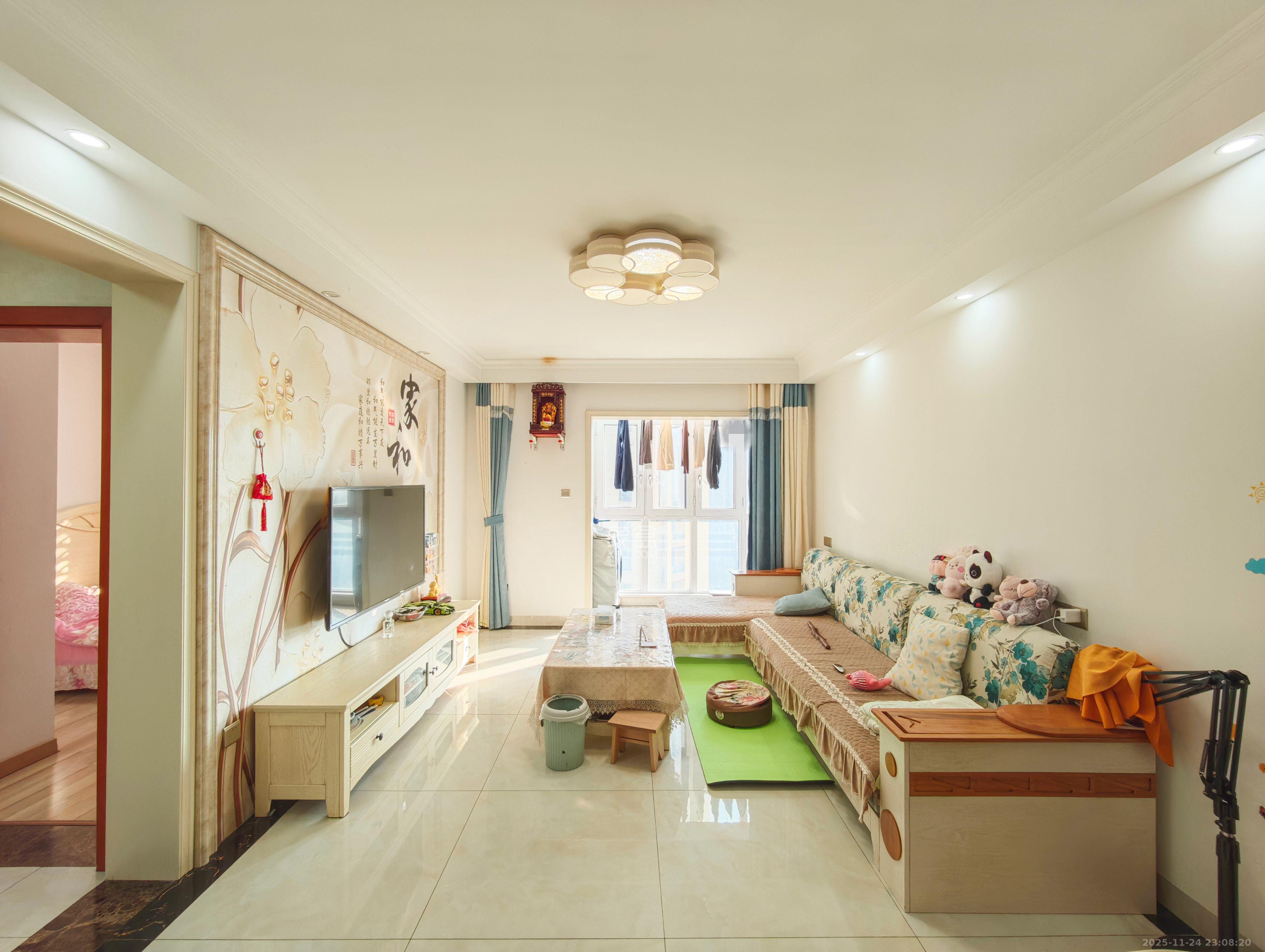 保利城(中航城国际社区、郡原美村) 4室2厅1卫 76.0万 保利城(中航城国际社区、郡原美村) 4室2厅1卫 76.0万客厅