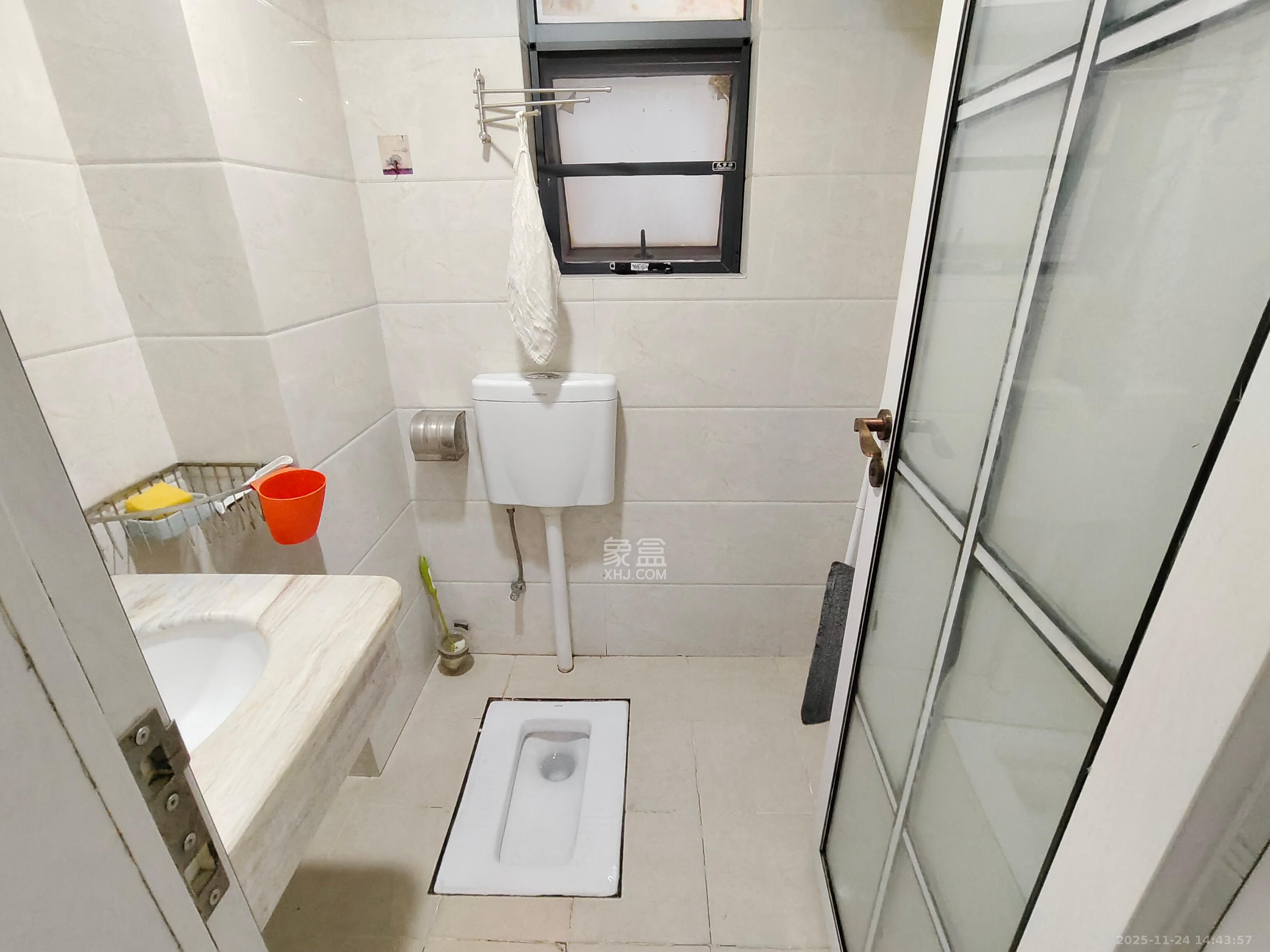 银港水晶城 3室2厅2卫 2800.0元/月 银港水晶城 3室2厅2卫 2800.0元/月室内图