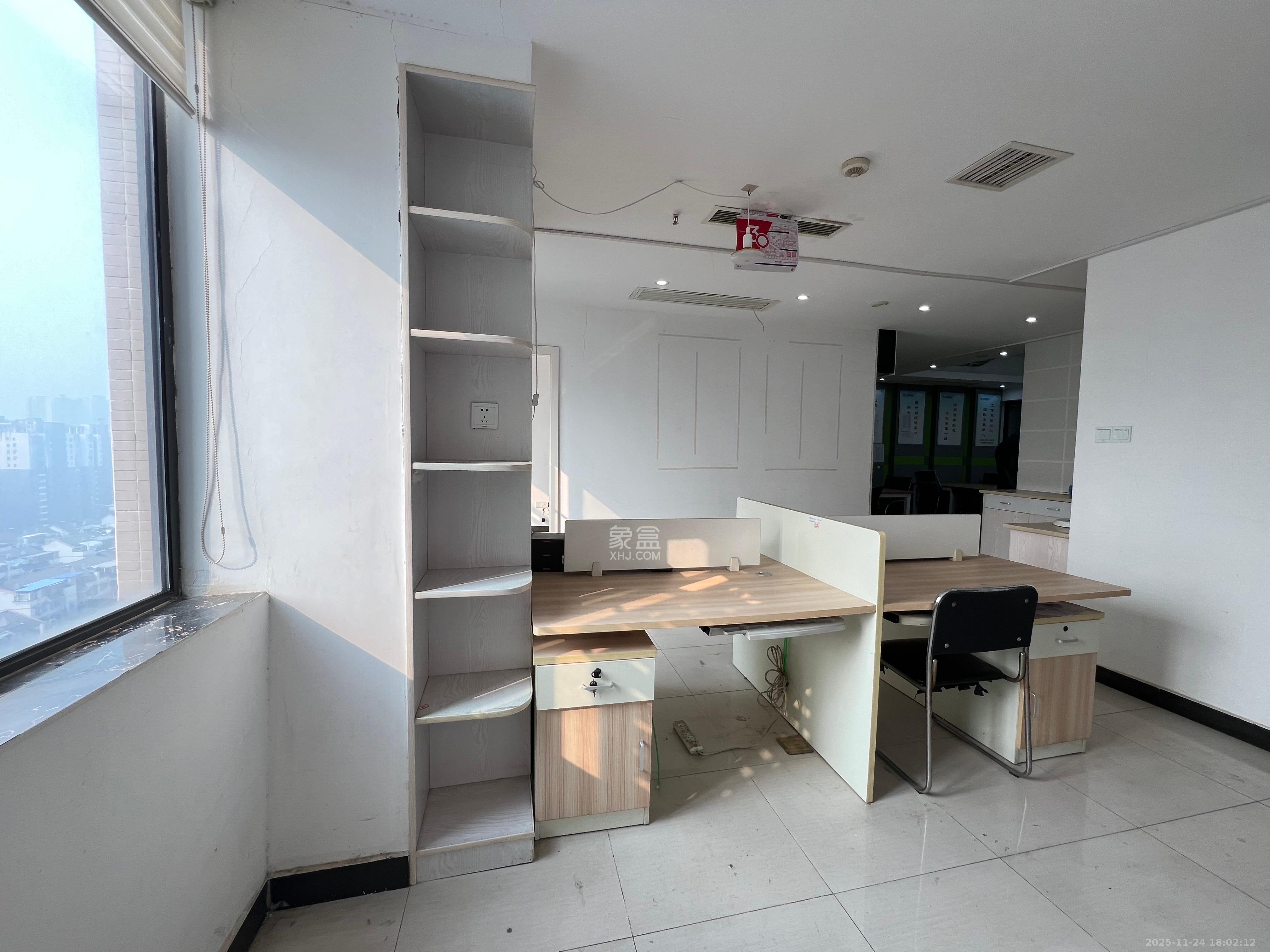 长房中庭国际（东郡华蓉广场）  3室2厅1卫    5600.0元/月室内图