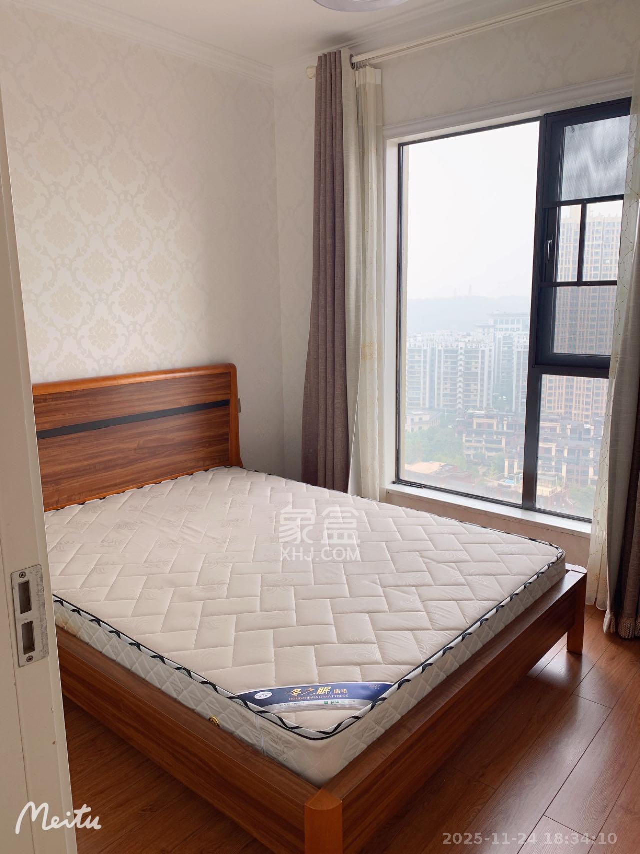 卓越蔚蓝城邦  3室1厅1卫    2000.0元/月室内图