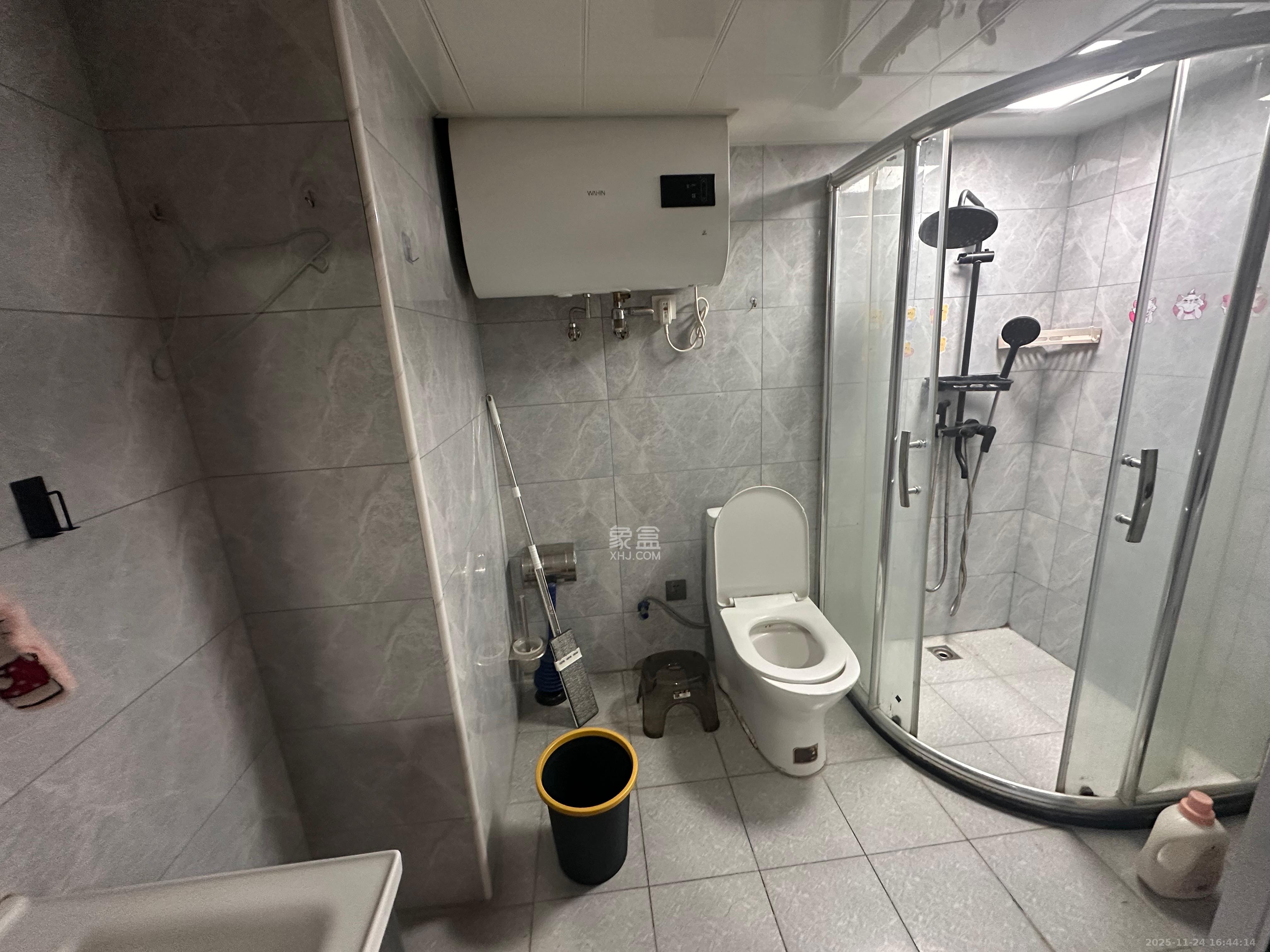 荣盛花语书苑 1室1厅1卫 2600.0元/月 荣盛花语书苑 1室1厅1卫 2600.0元/月室内图