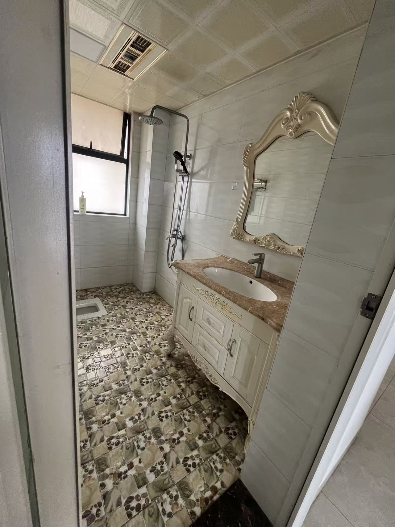 梓山湖公馆  3室2厅1卫    2000.0元/月