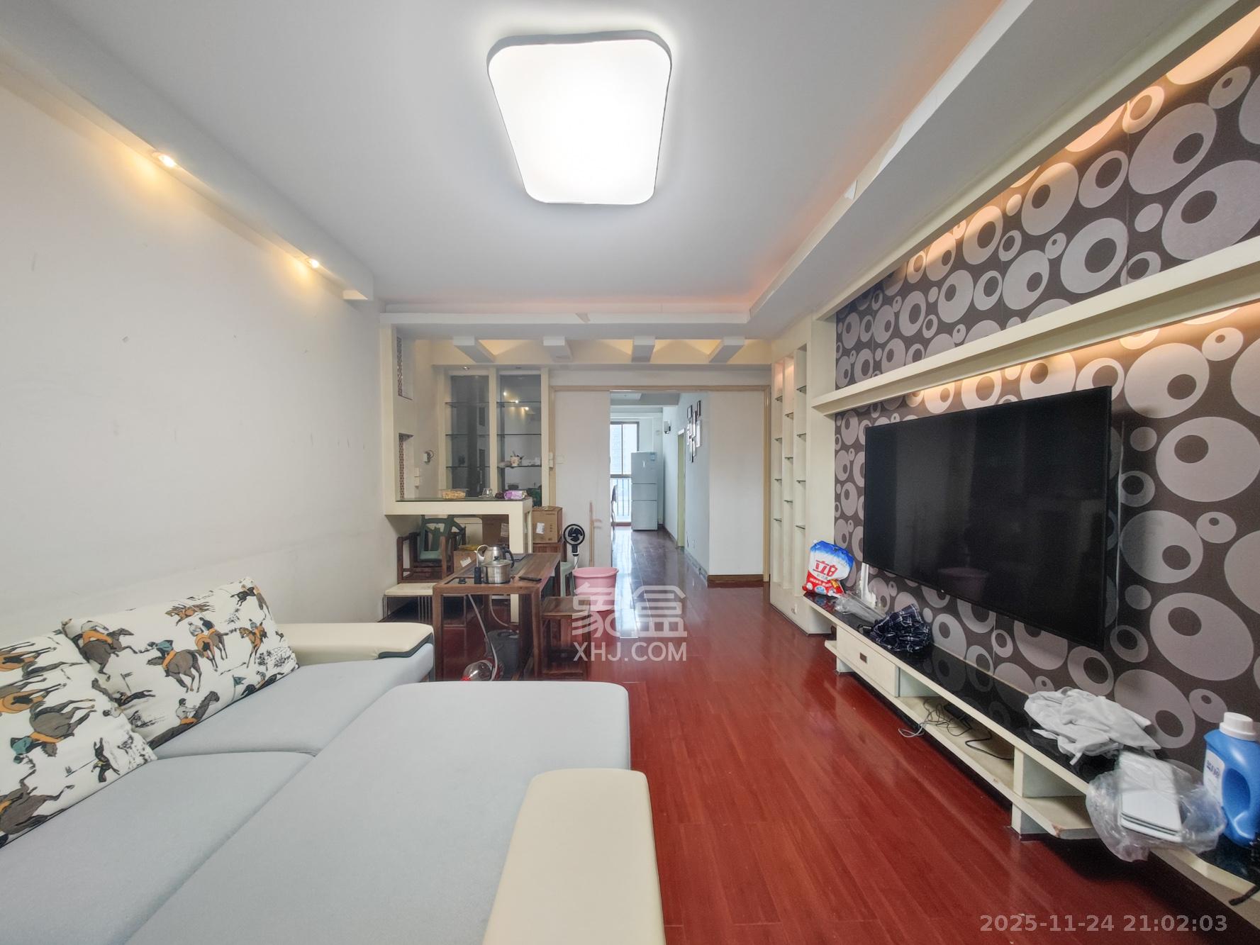 岳泰理想城  3室2厅1卫    68.0万客厅