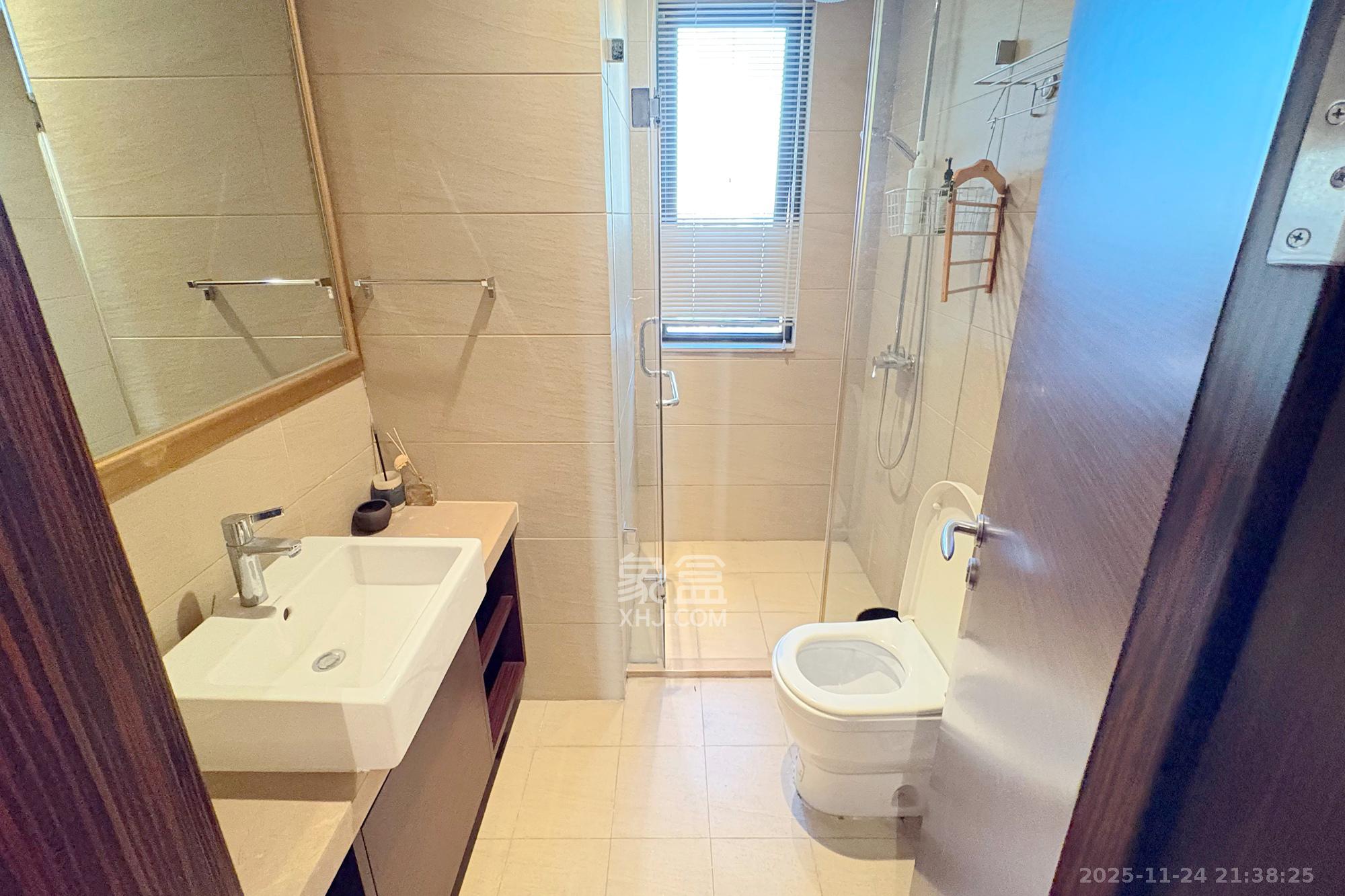 华远华中心  4室2厅5卫    600.0万其他