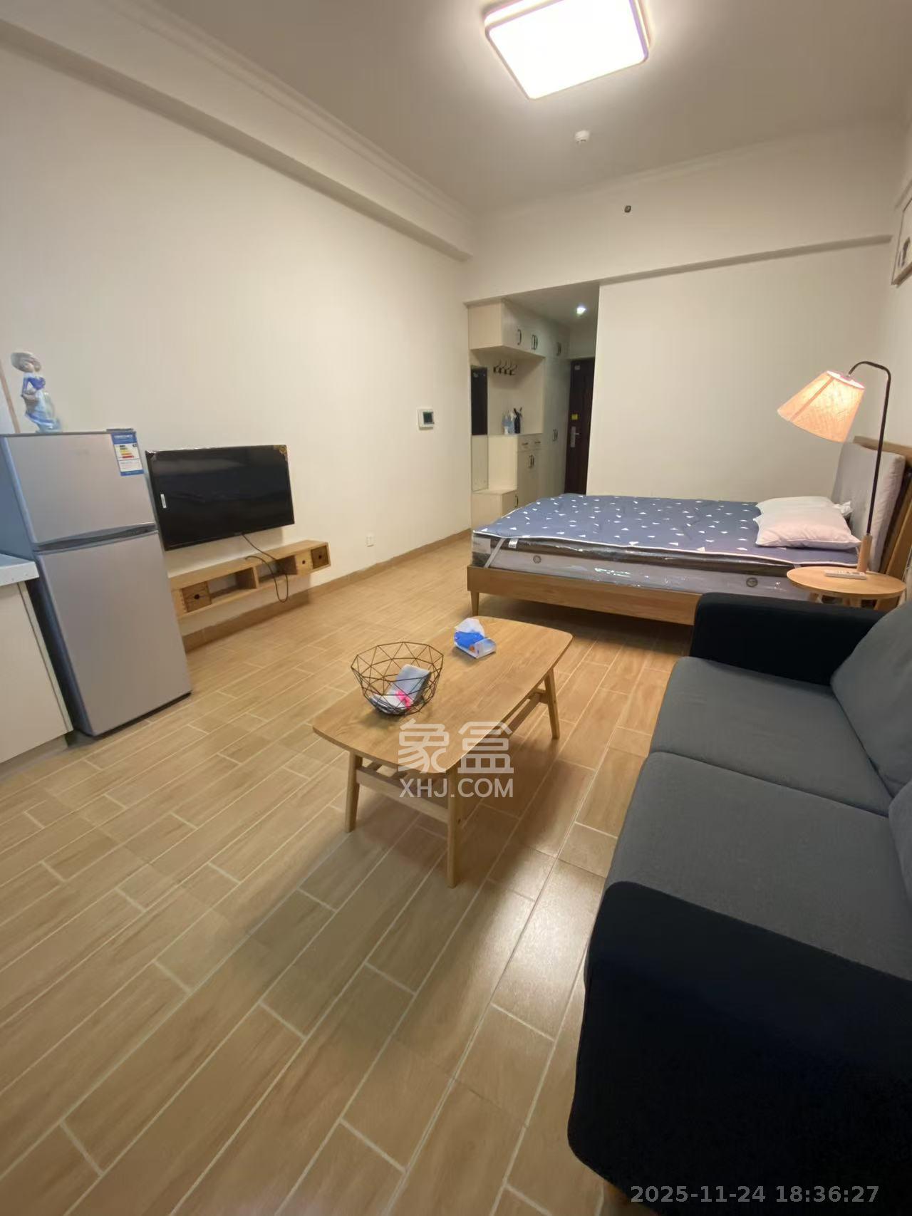 长房天翼未来城  1室1厅1卫    1600.0元/月