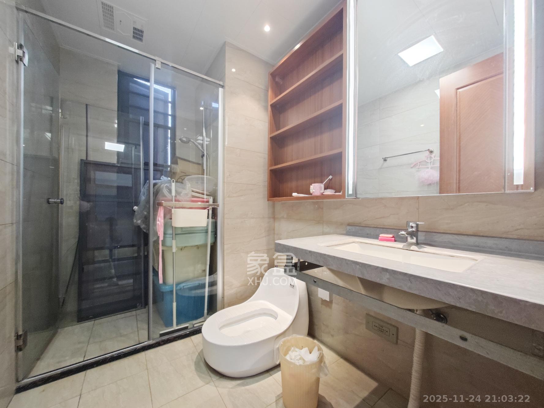 恒大上林苑 4室2厅2卫 140.0万 恒大上林苑 4室2厅2卫 140.0万卫生间