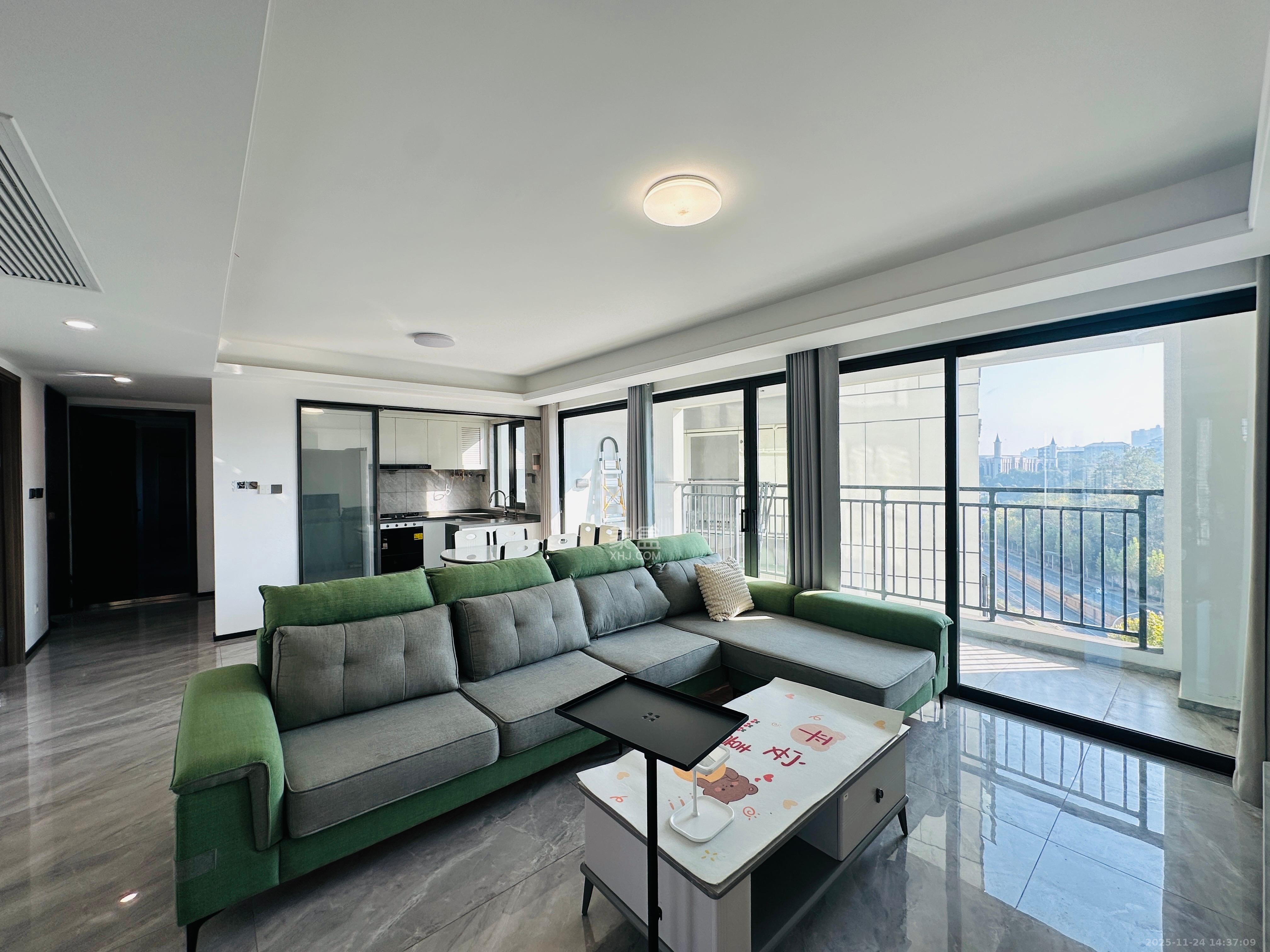 金茂越秀雨花金茂智慧科学城  4室2厅2卫    4000.0元/月