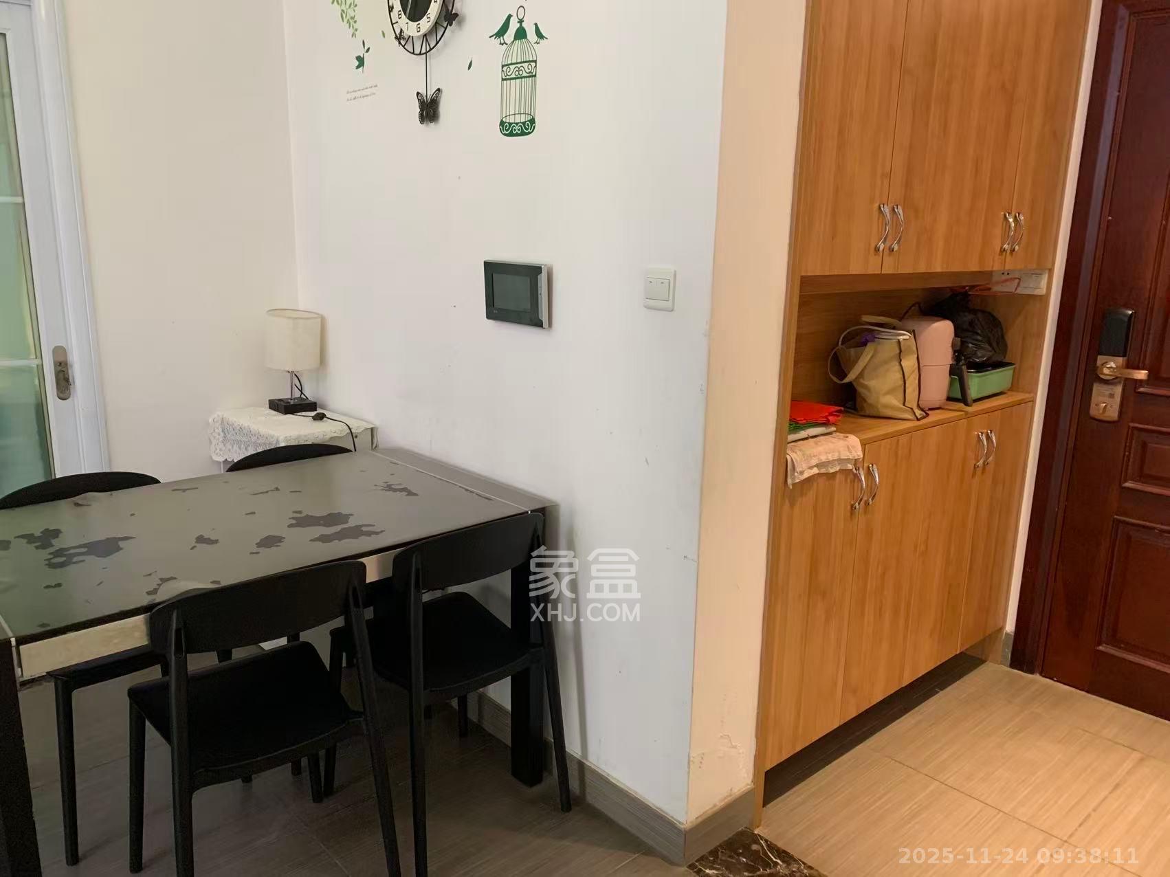 金茂梅溪湖 3室2厅1卫 2500.0元/月 金茂梅溪湖 3室2厅1卫 2500.0元/月室内图