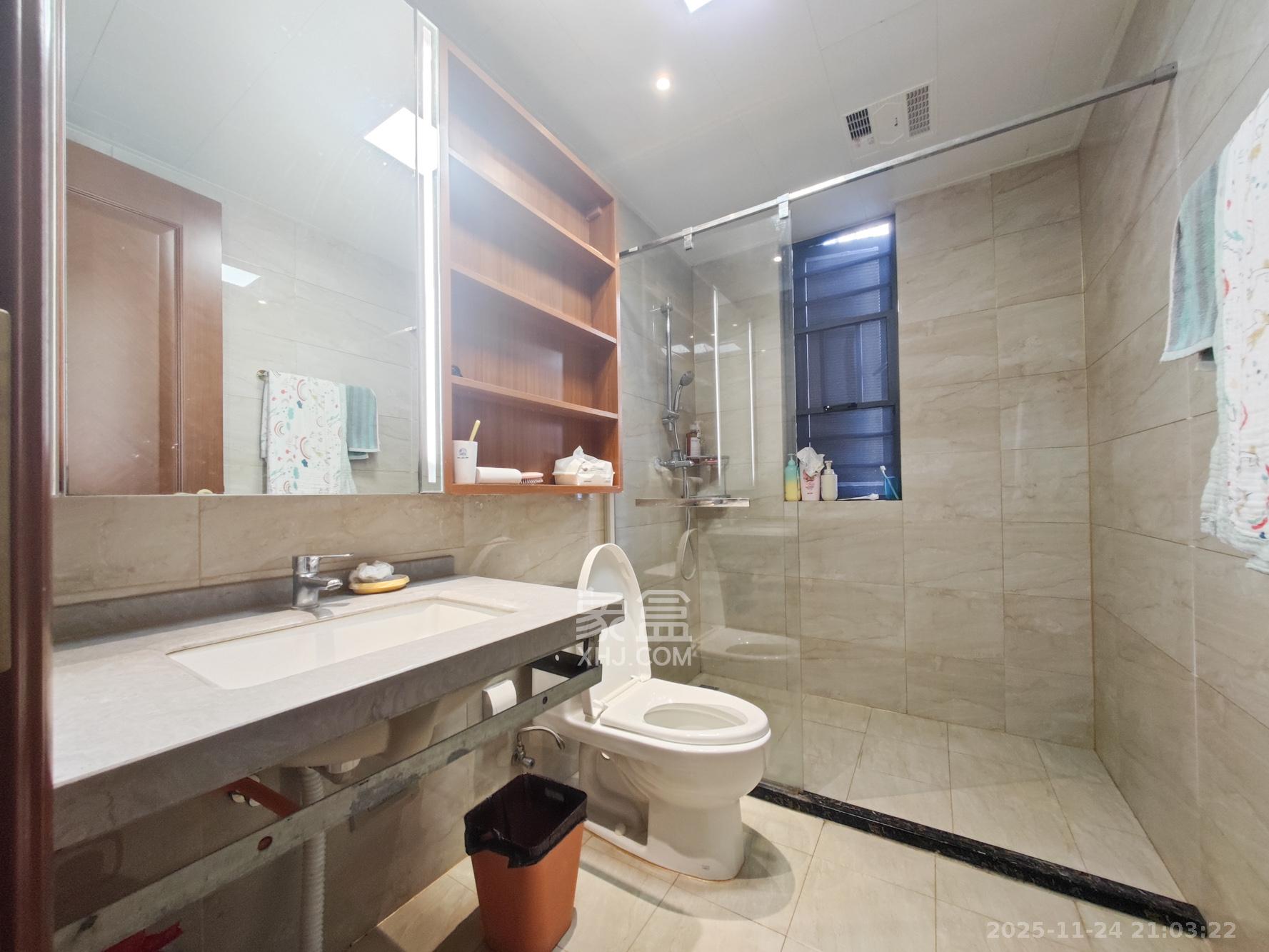 恒大上林苑 4室2厅2卫 140.0万 恒大上林苑 4室2厅2卫 140.0万卫生间