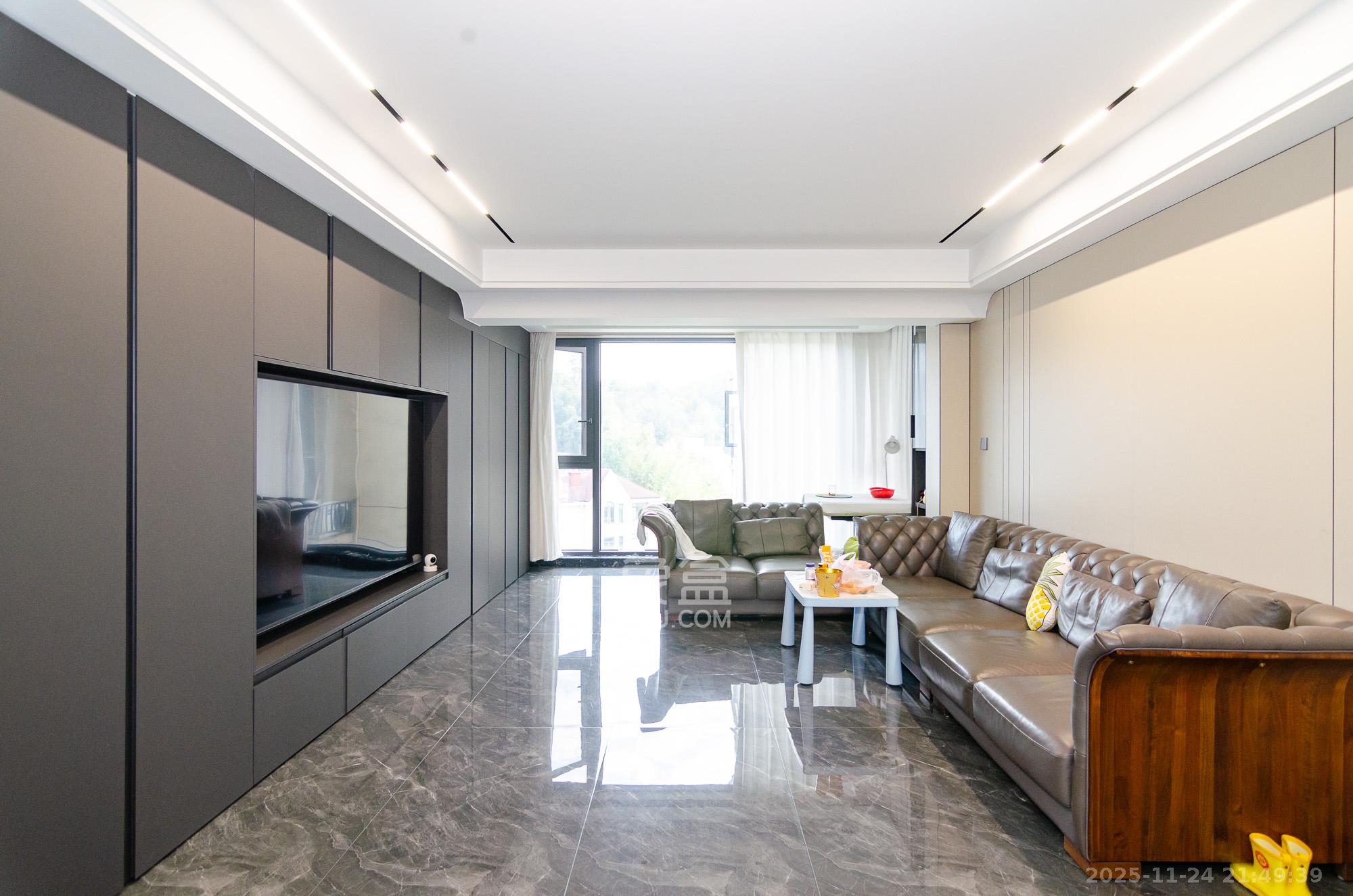 润和谷山郡（悦禧山庄水榭花都）  1室0厅2卫    125.0万客厅