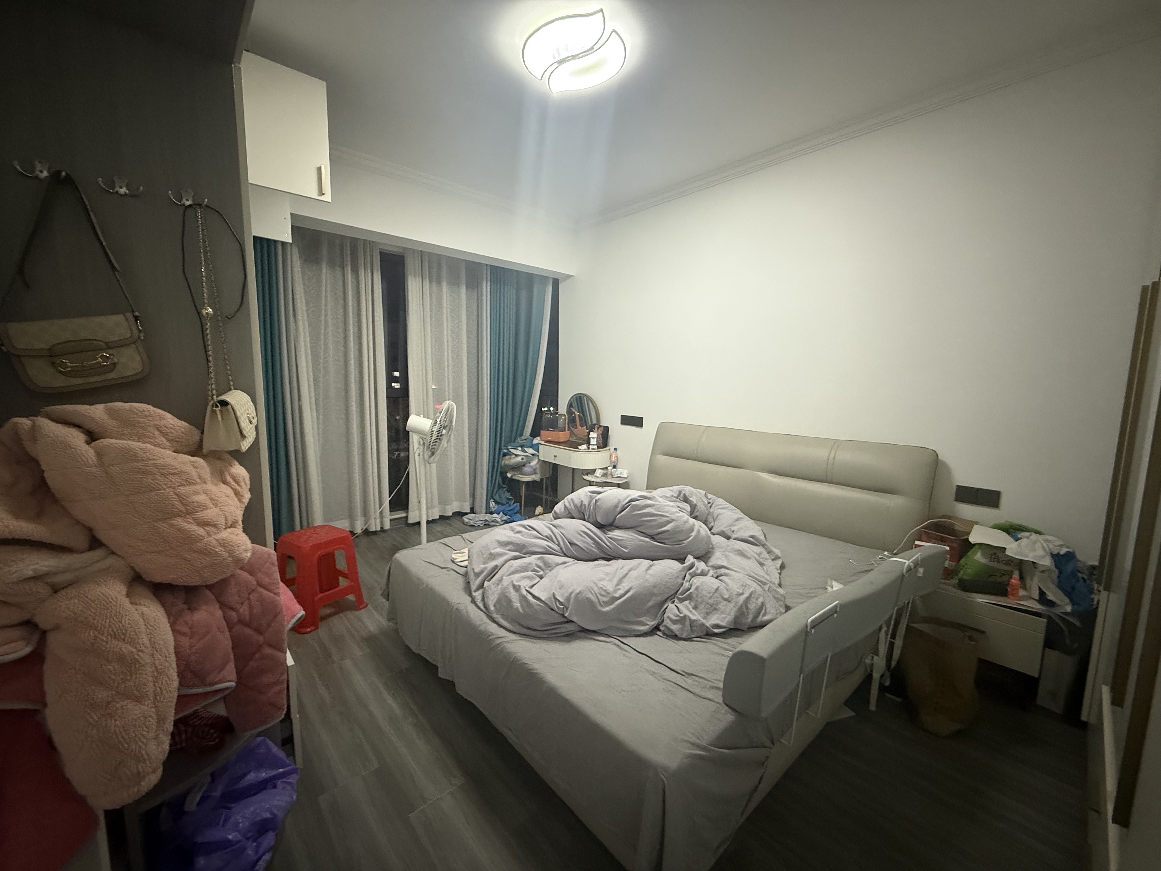 大同芙蓉二期(芙蓉广场)  3室2厅2卫    102.8万客厅