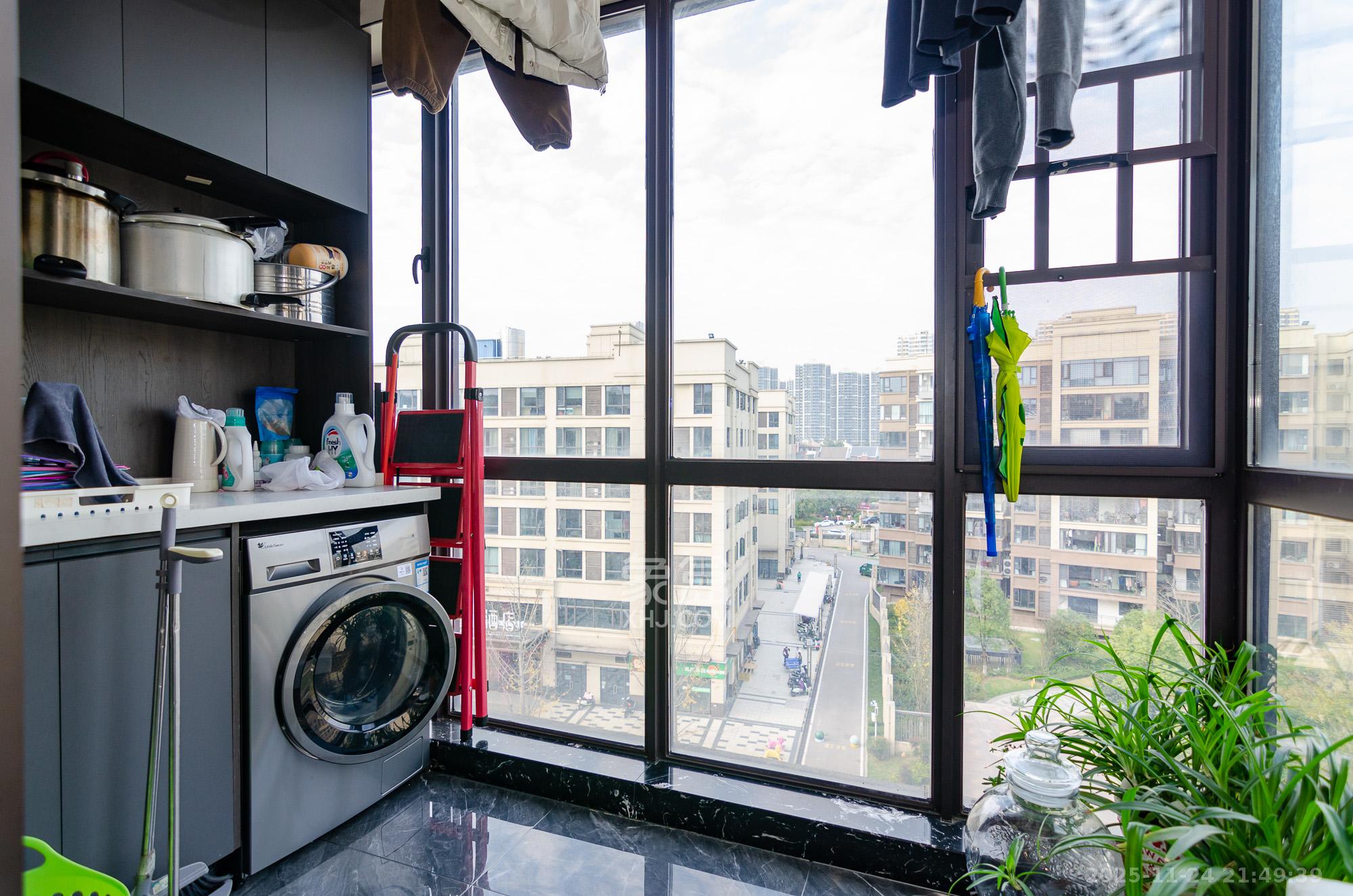 润和谷山郡（悦禧山庄水榭花都）  1室0厅2卫    125.0万阳台