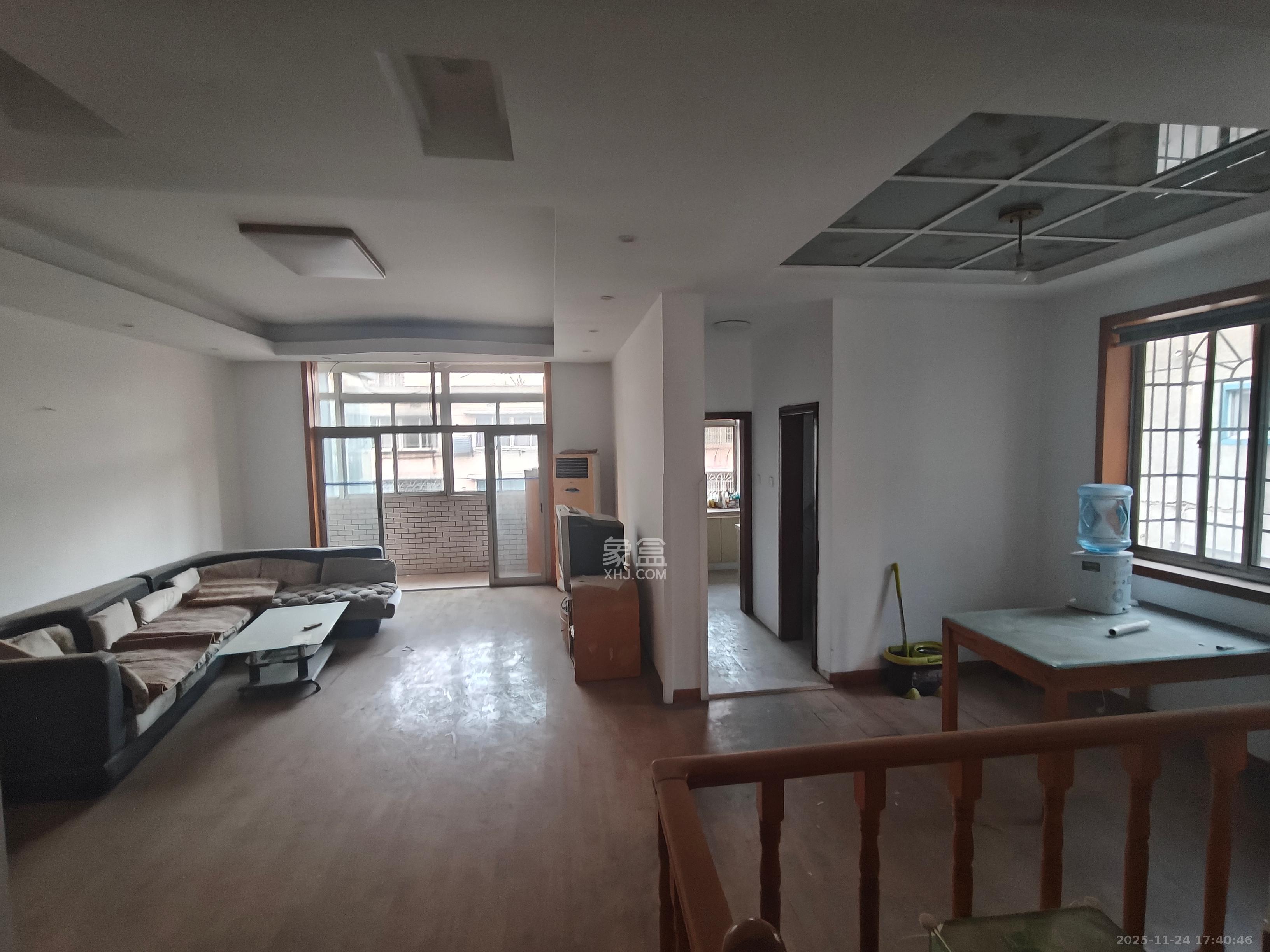 金科园 4室2厅2卫 3000.0元/月 金科园 4室2厅2卫 3000.0元/月室内图