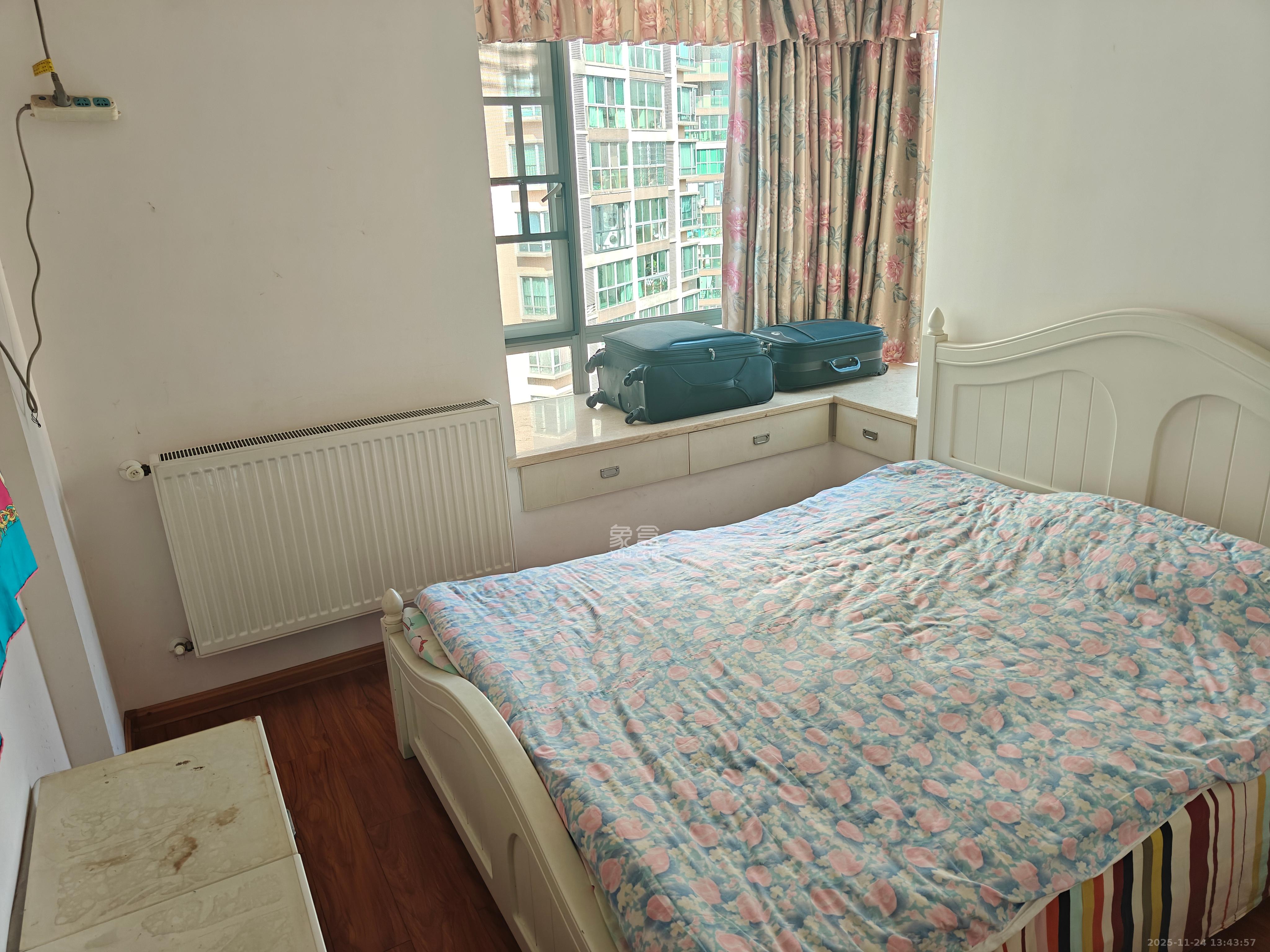 新城新世界一二三期  4室2厅2卫    2800.0元/月室内图