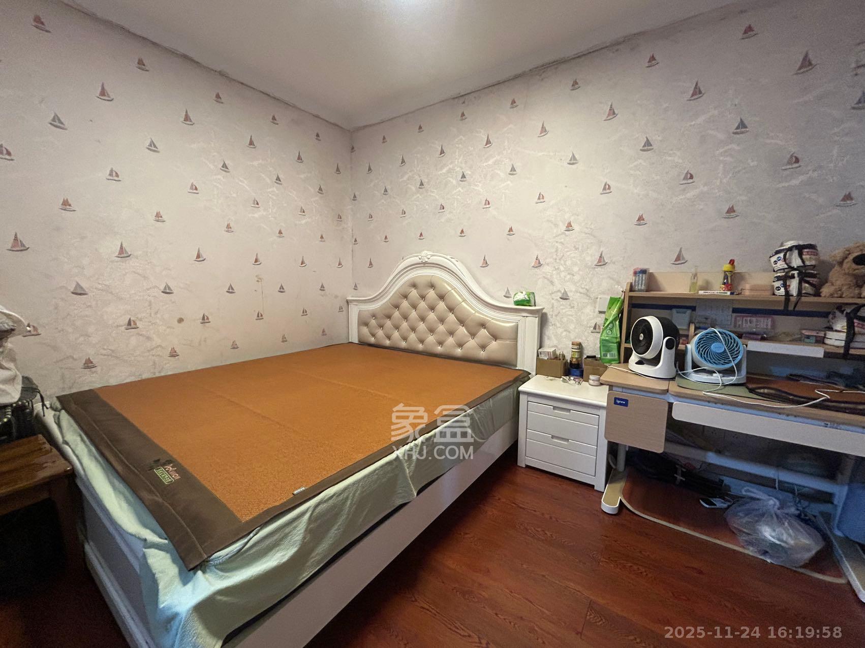 世茂铂翠湾一期 1室2厅1卫 2800.0元/月 世茂铂翠湾一期 1室2厅1卫 2800.0元/月室内图