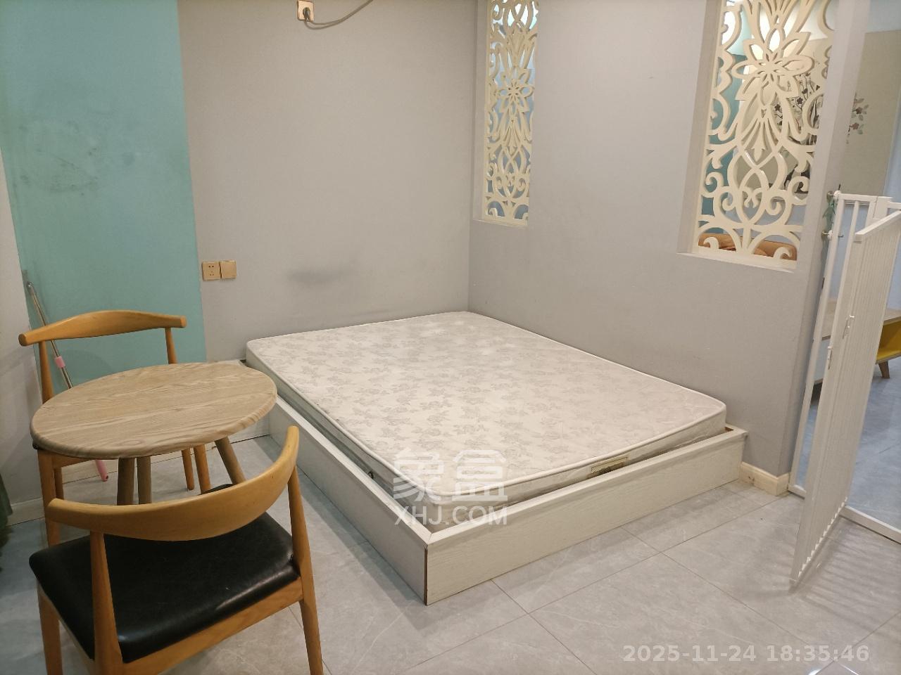 中交里城  1室1厅1卫    1500.0元/月室内图