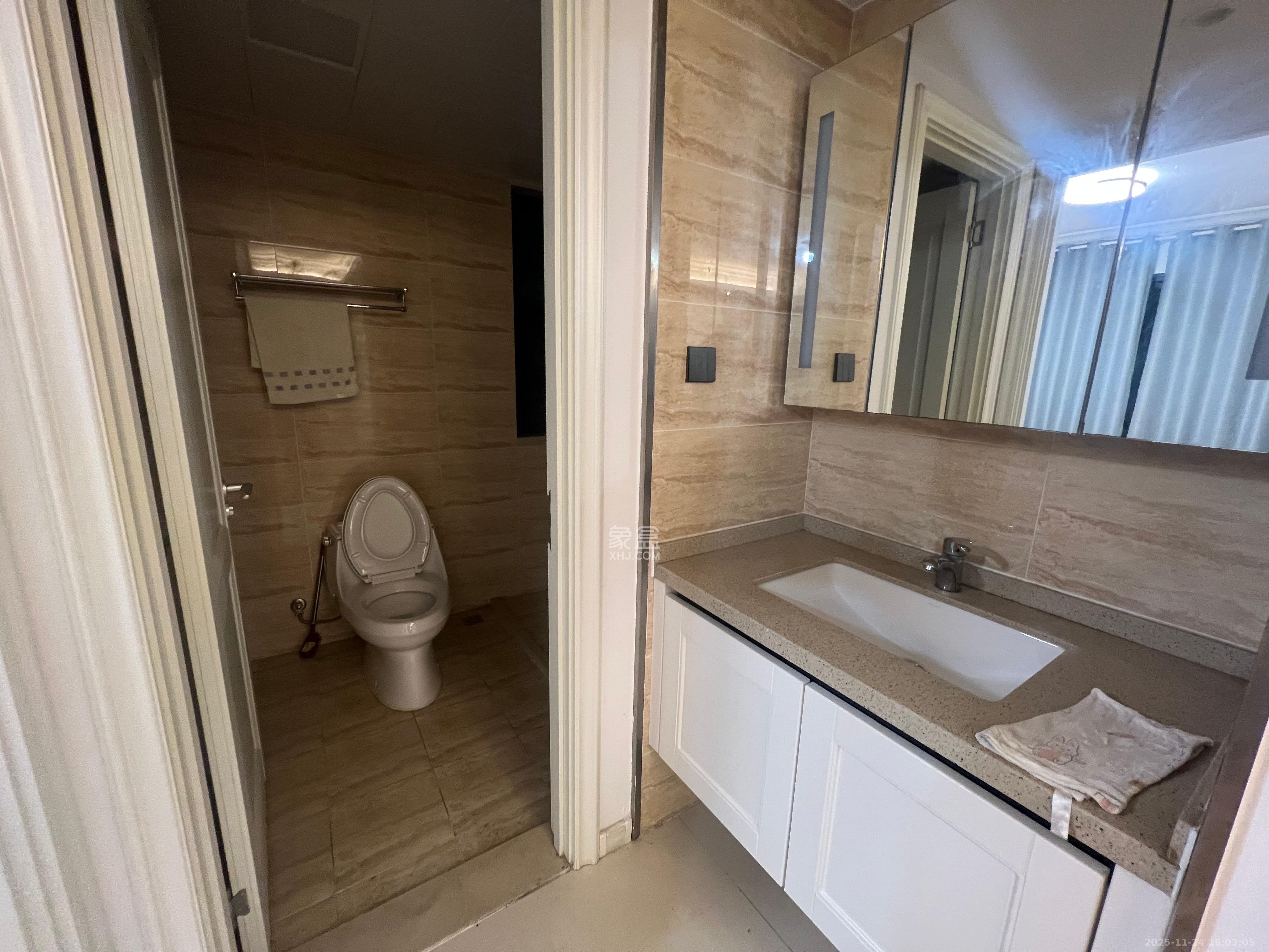 万科魅力之城锋镜里  4室2厅2卫    3200.0元/月室内图