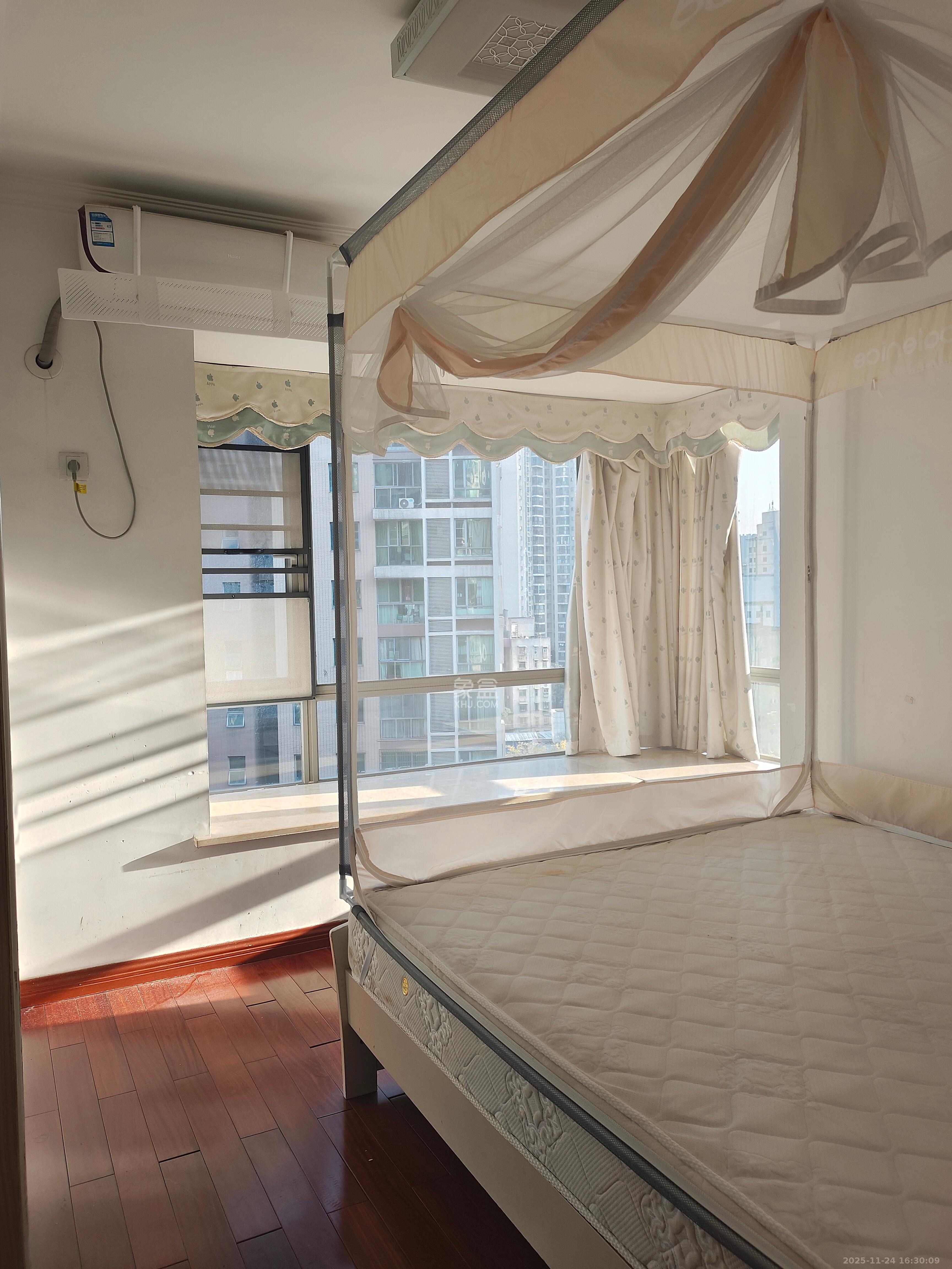 新城新世界一二三期  2室2厅1卫    2400.0元/月室内图