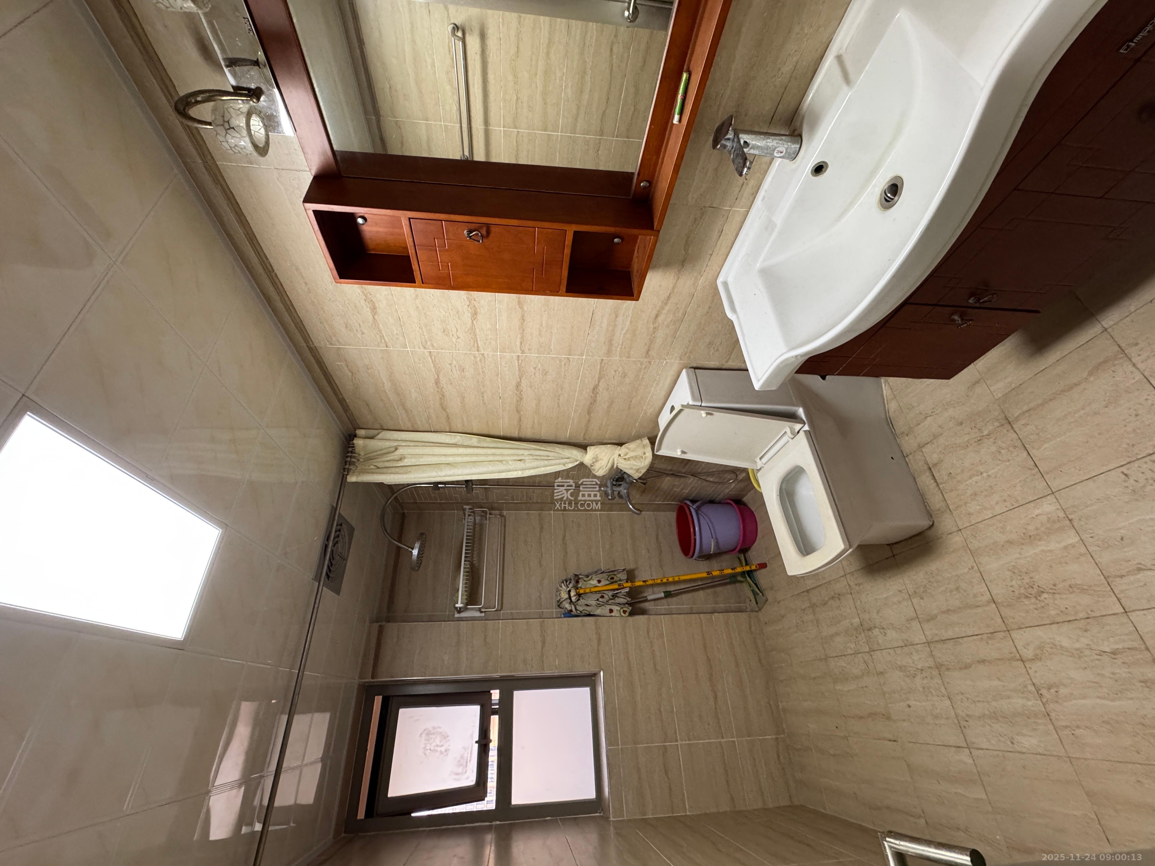 怡海星城  1室2厅1卫    1800.0元/月室内图